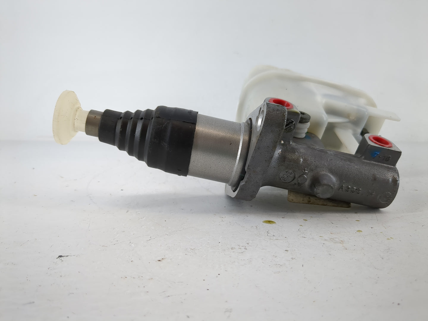 2008-2012 Chevrolet Malibu Brake Master Cylinder - Oemusedautoparts1.com