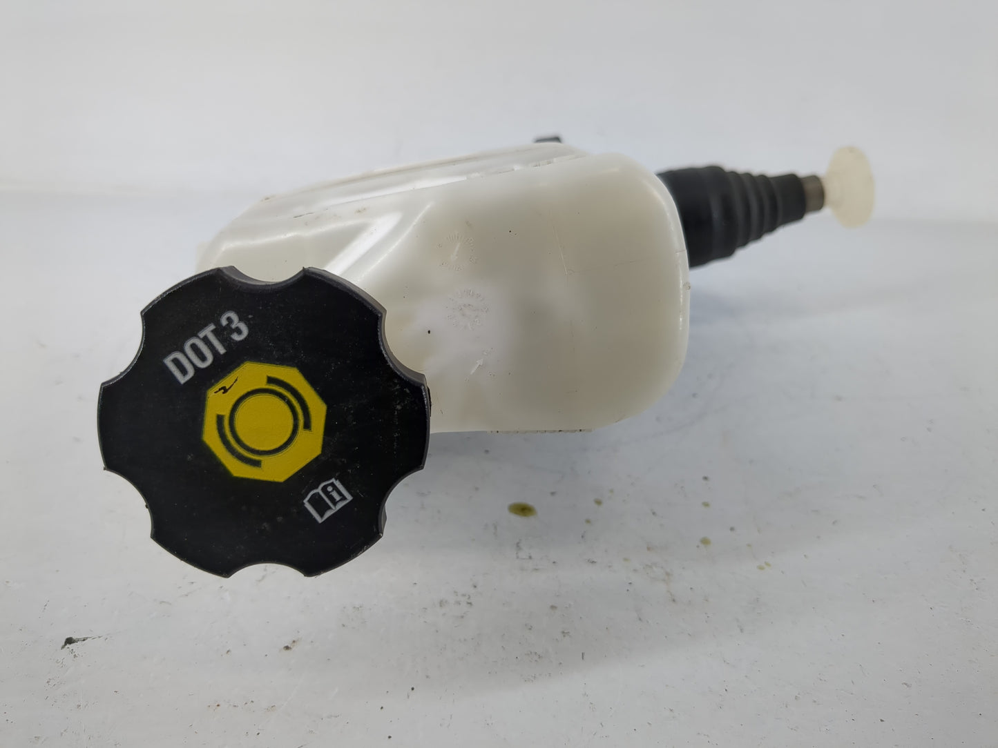 2008-2012 Chevrolet Malibu Brake Master Cylinder - Oemusedautoparts1.com