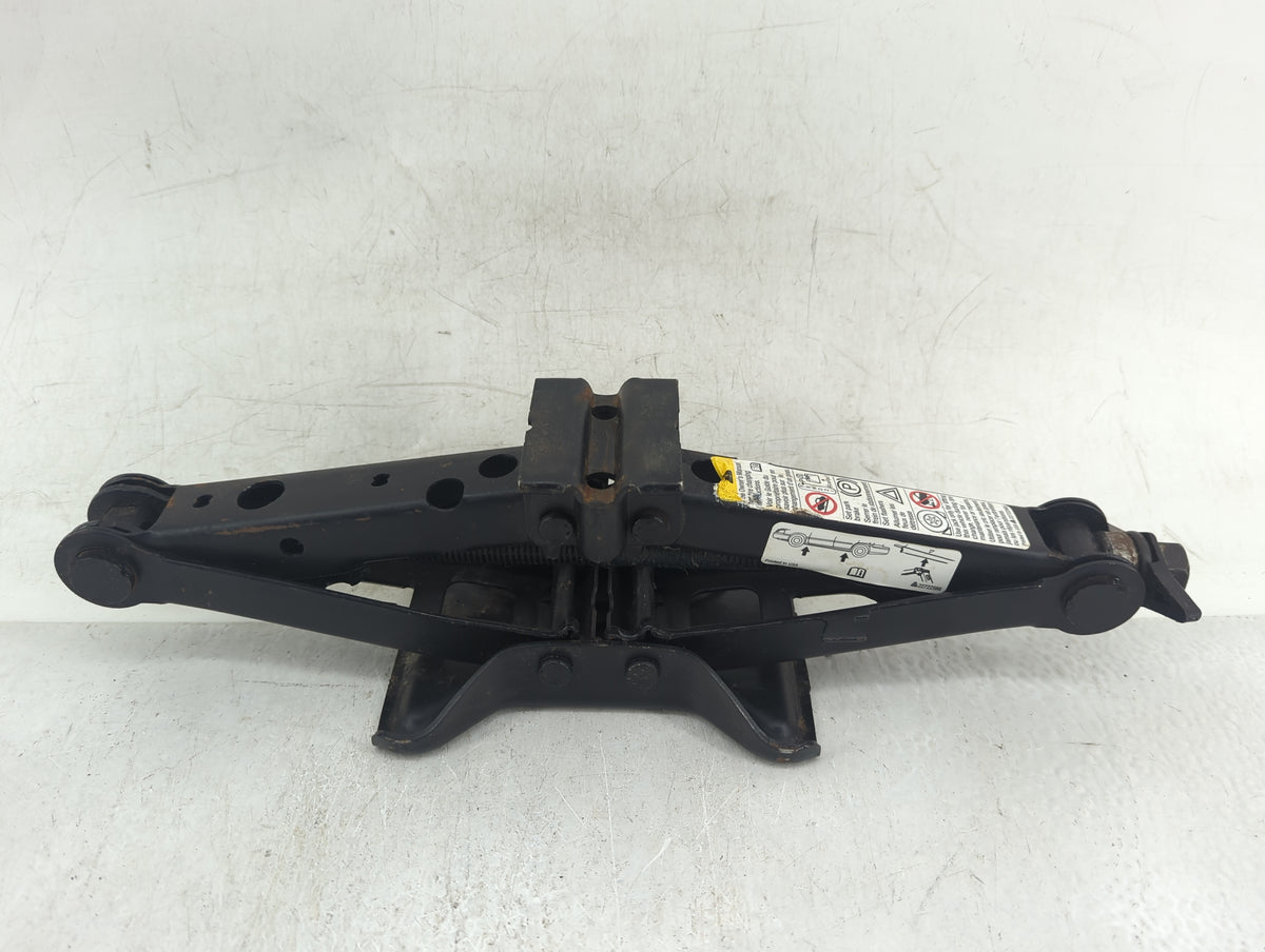 2006 Chevrolet Malibu Spare Scissor Car Jack 873635 - Oemusedautoparts1.com