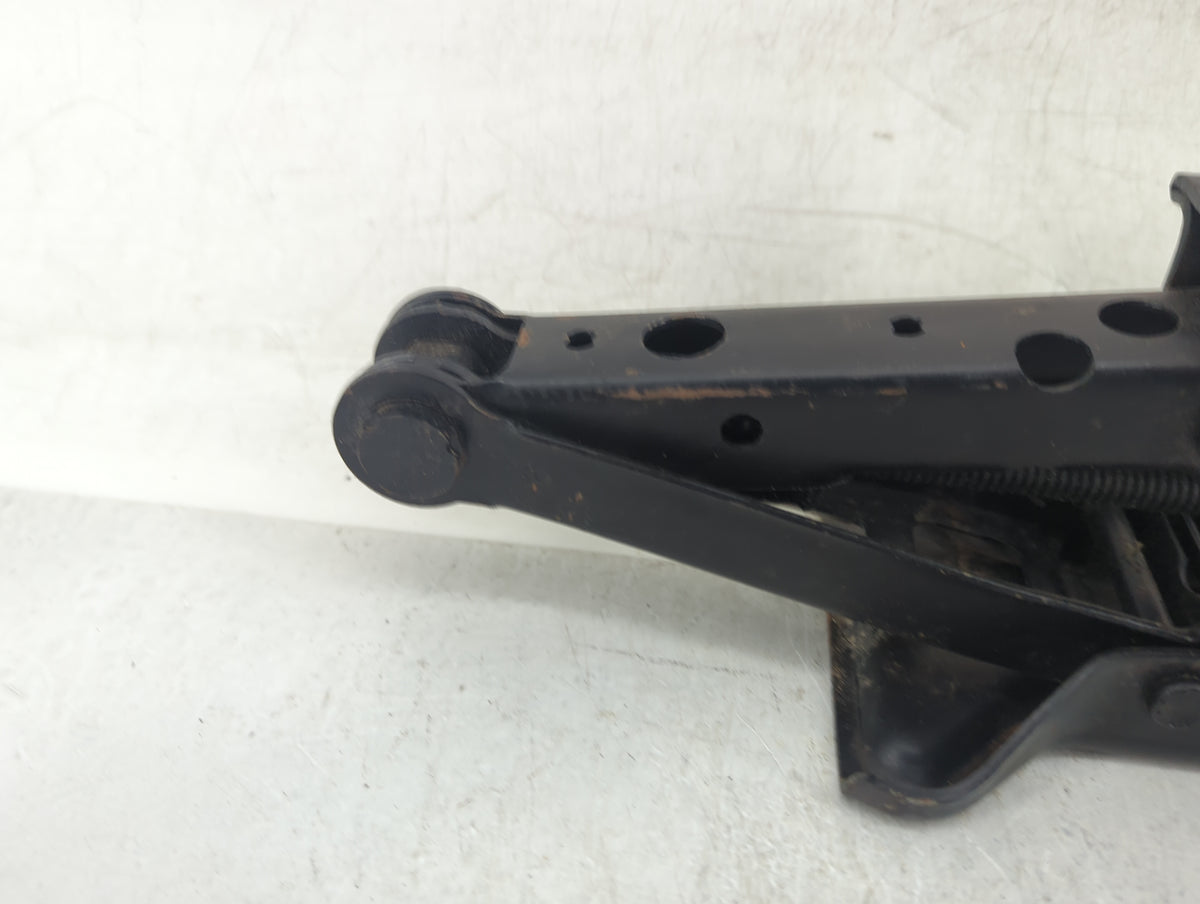 2006 Chevrolet Malibu Spare Scissor Car Jack 873635 - Oemusedautoparts1.com