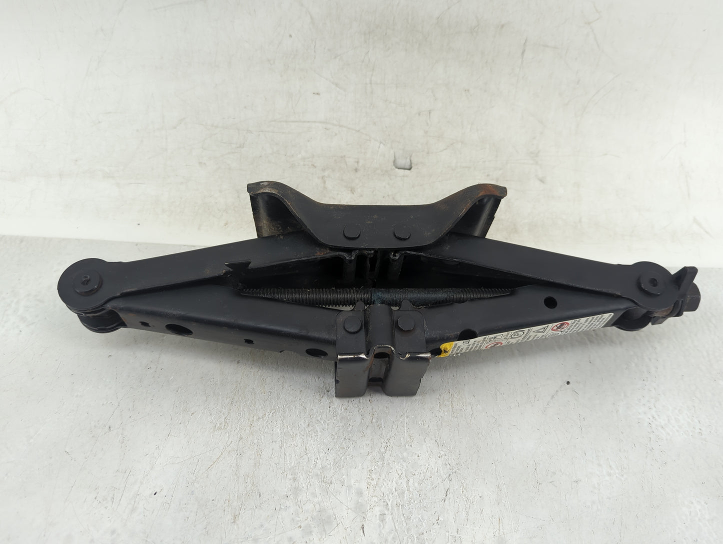 2006 Chevrolet Malibu Spare Scissor Car Jack - Oemusedautoparts1.com