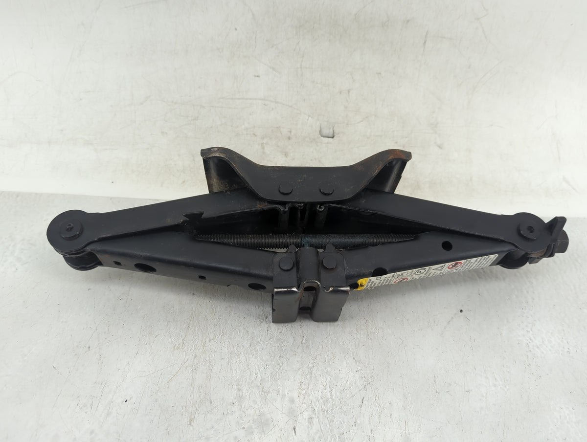 2006 Chevrolet Malibu Spare Scissor Car Jack 873635 - Oemusedautoparts1.com