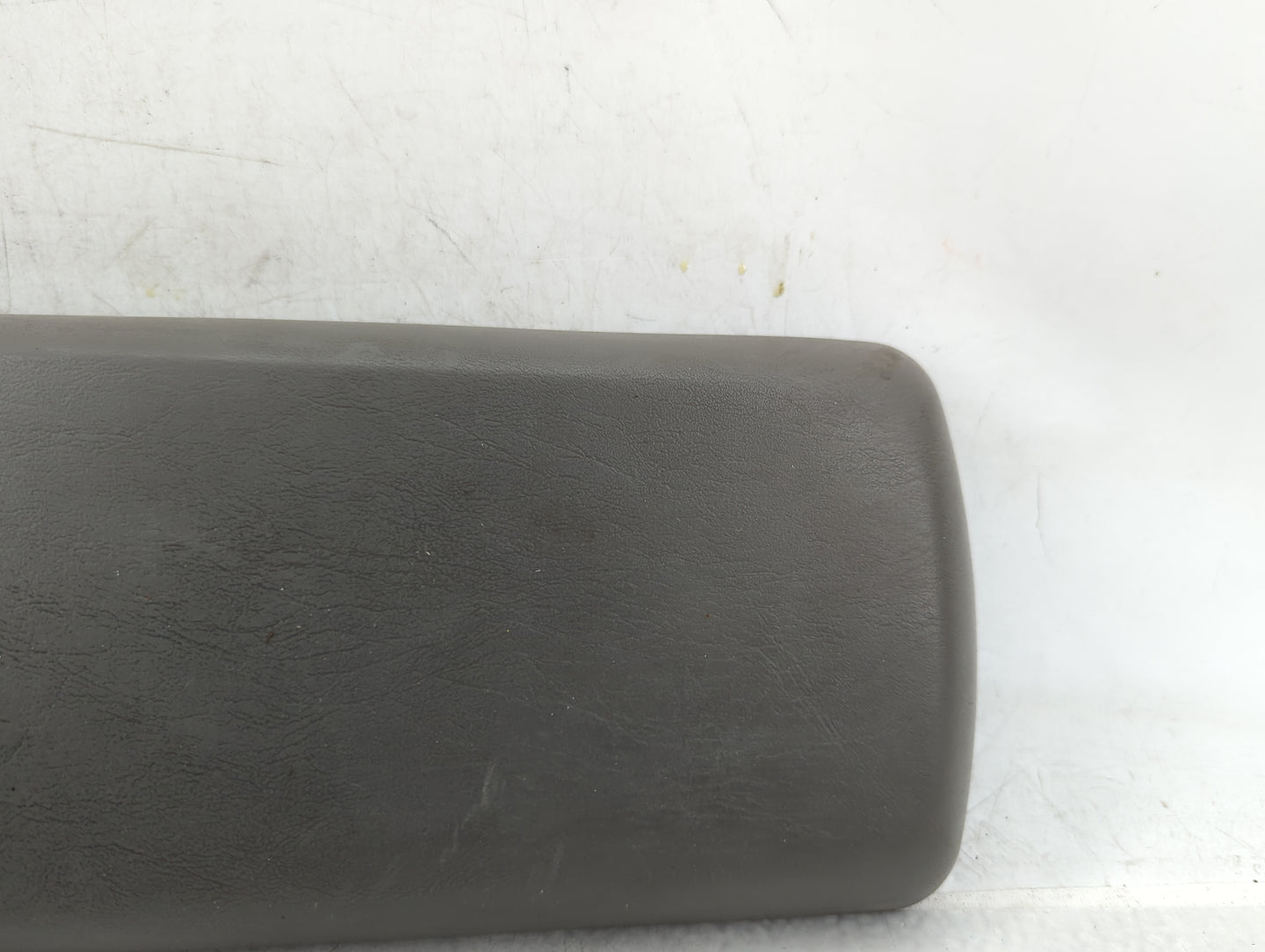 2006-2007 Chevrolet Malibu Center Console Armrest Cover Lid Fits Fits 2006 2007 OEM Used Auto Parts - Oemusedautoparts1.com