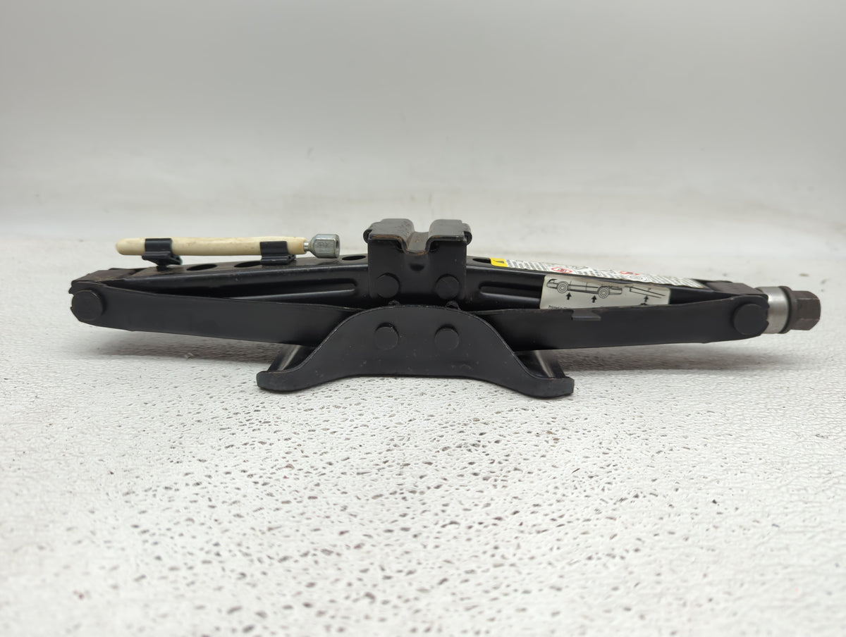 2012 Chevrolet Malibu Spare Scissor Car Jack 877566 - Oemusedautoparts1.com
