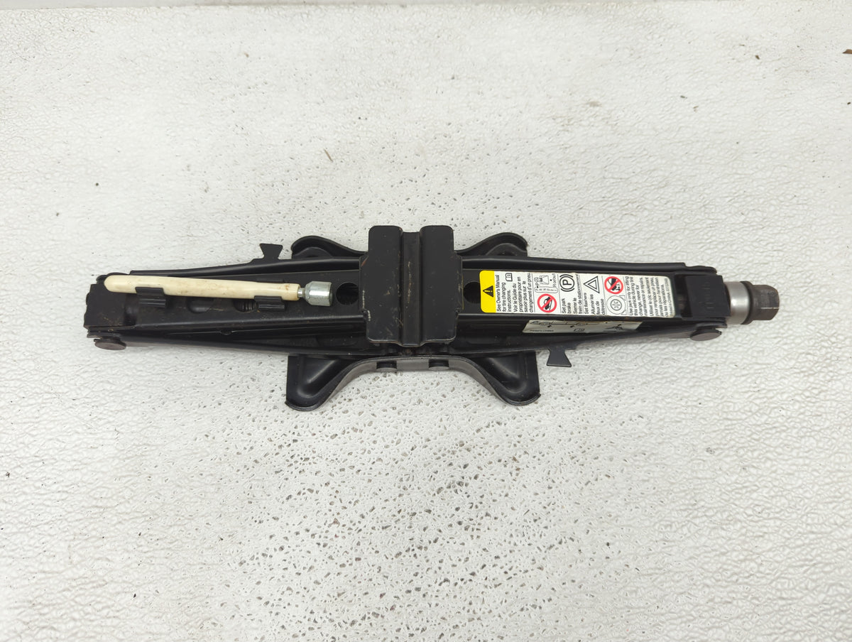 2012 Chevrolet Malibu Spare Scissor Car Jack 877566 - Oemusedautoparts1.com