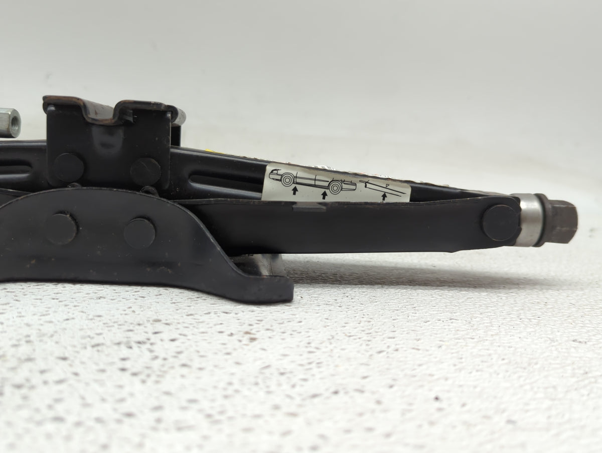 2012 Chevrolet Malibu Spare Scissor Car Jack 877566 - Oemusedautoparts1.com