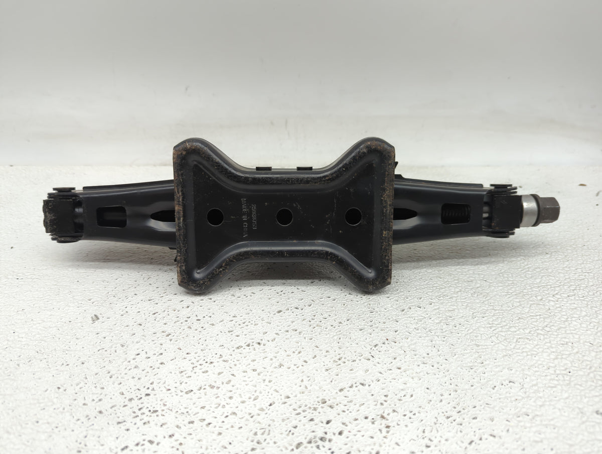 2012 Chevrolet Malibu Spare Scissor Car Jack 877566 - Oemusedautoparts1.com