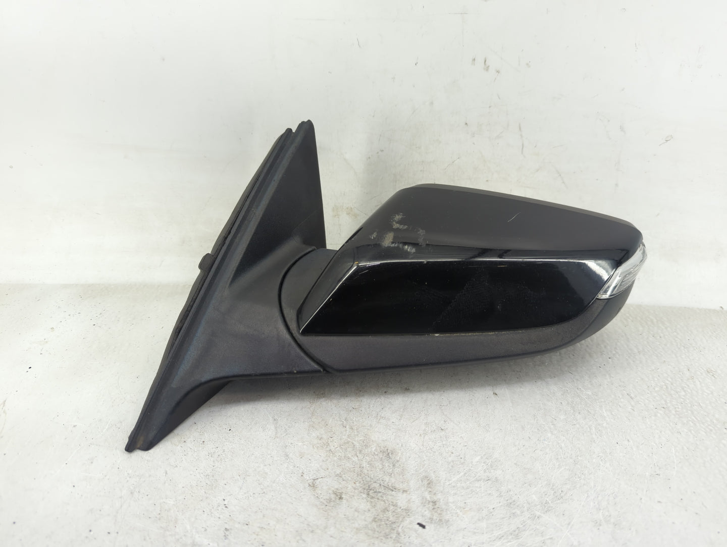 2016-2018 Chevrolet Malibu Driver Side View Mirror - Left Door Mirror OEM Used - Oemusedautoparts1.com