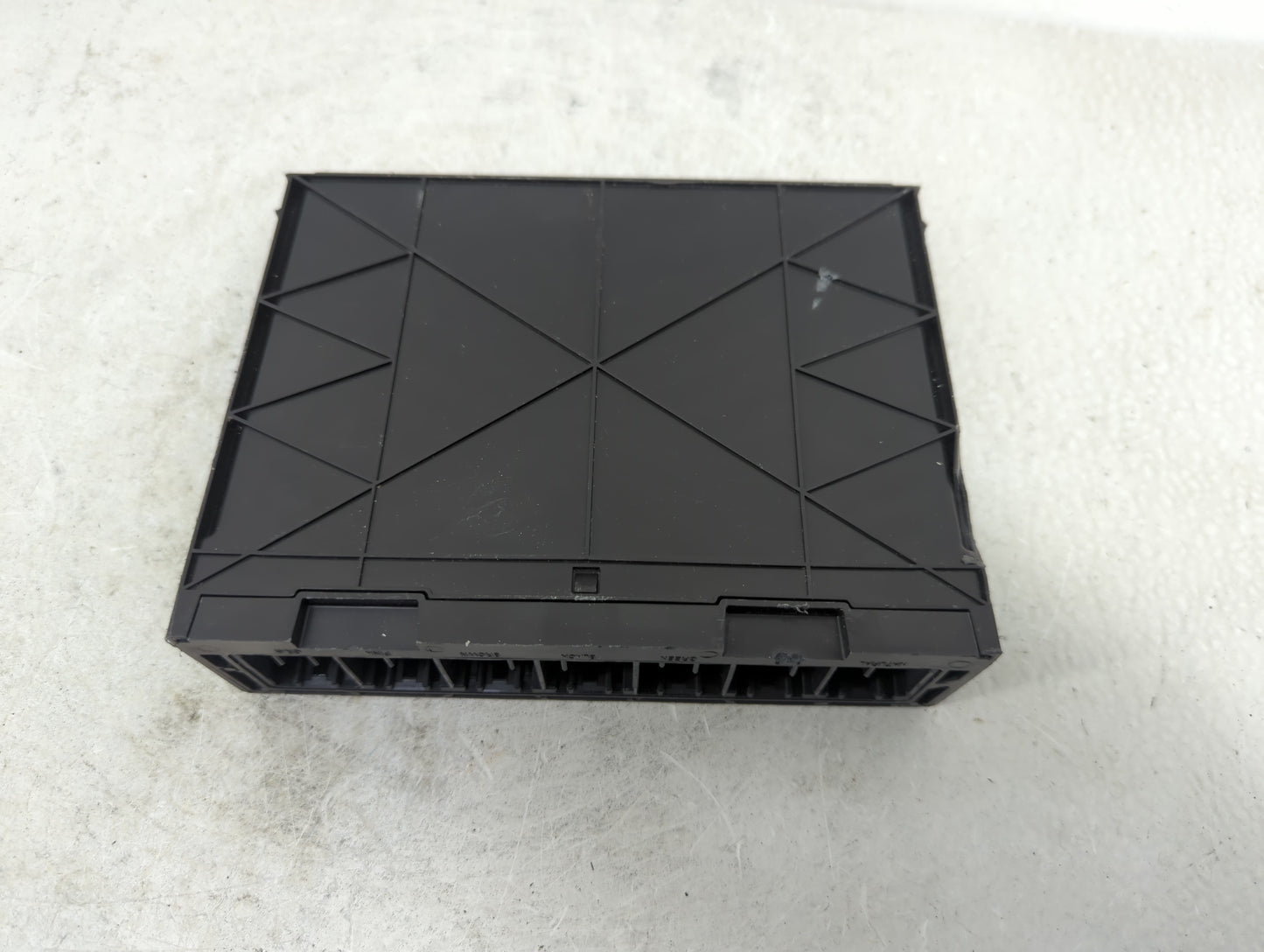 2017-2018 Chevrolet Malibu Body Control Module Bcm Inner Cabin Fuse Box - Oemusedautoparts1.com