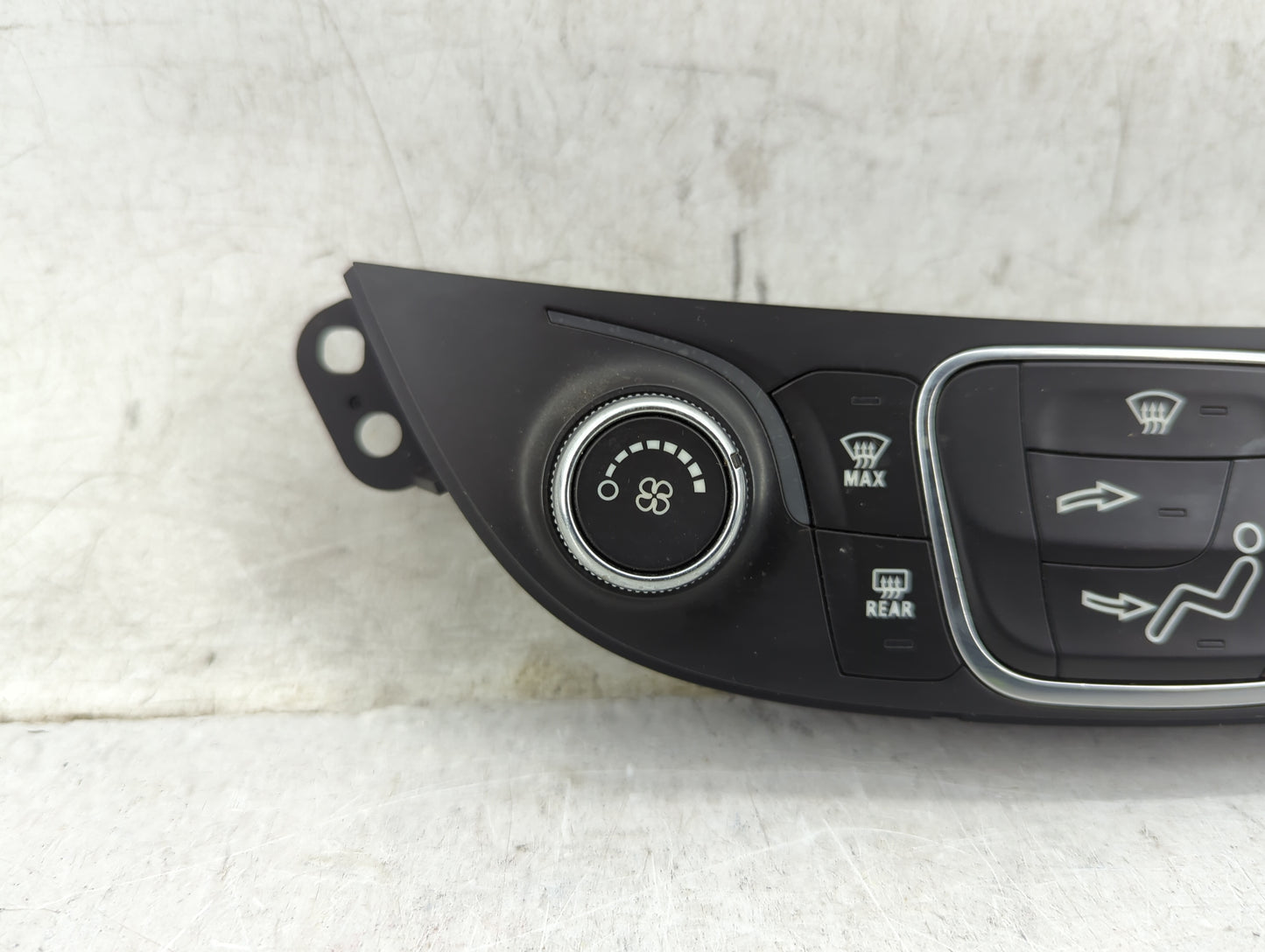 2016-2017 Chevrolet Malibu Climate Control Module Temperature AC/Heater Replacement Fits Fits 2016 2017 OEM Used Auto Parts 