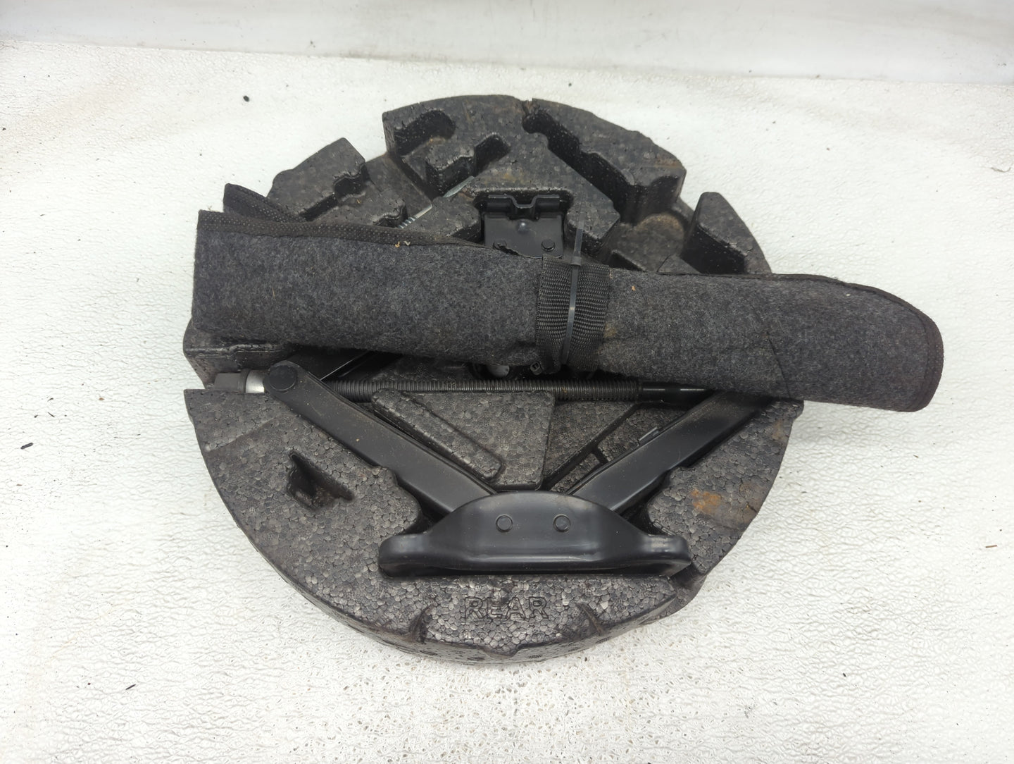 2015 Chevrolet Malibu Spare Scissor Car Jack 941660 - Oemusedautoparts1.com