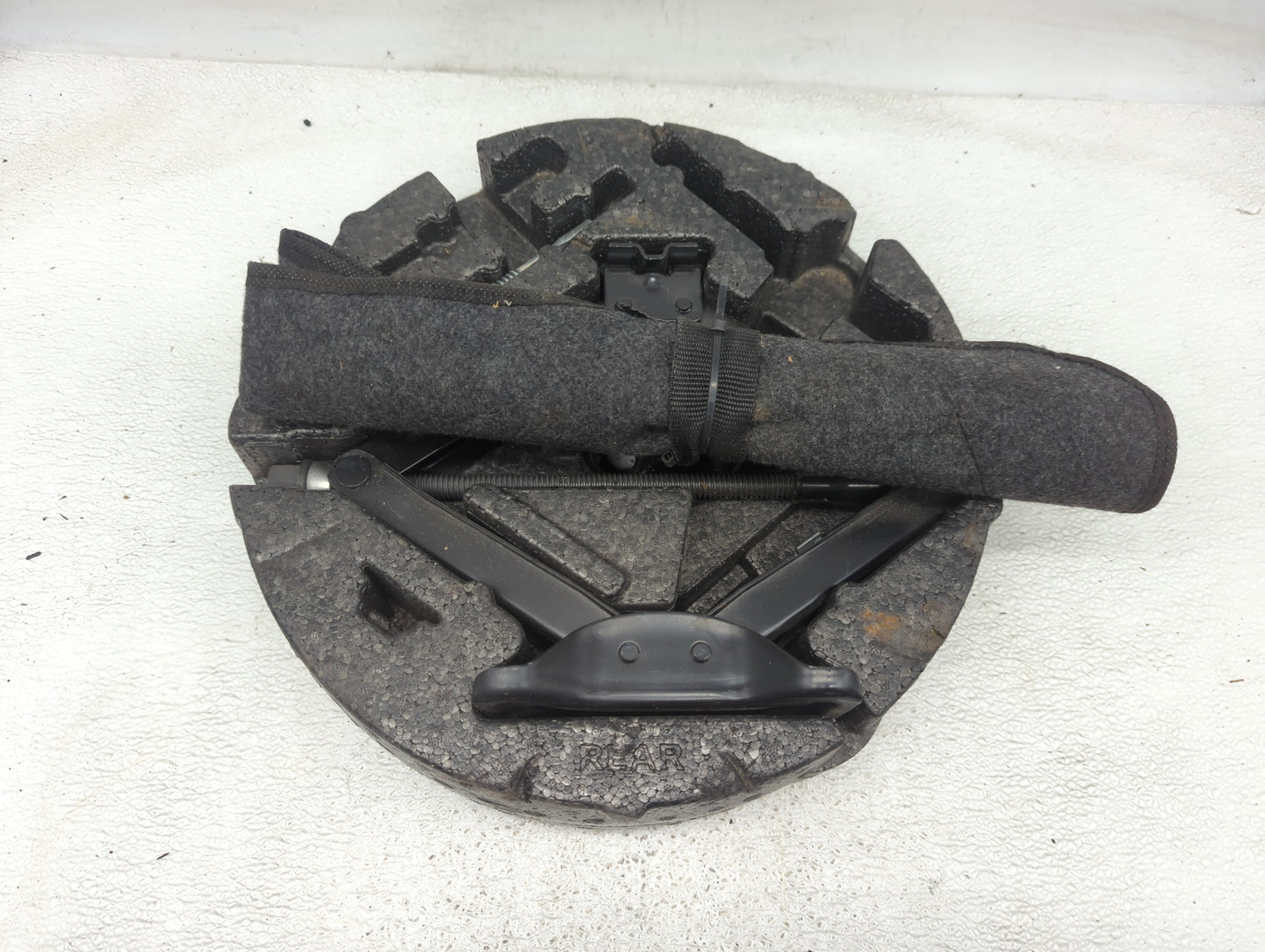2015 Chevrolet Malibu Spare Scissor Car Jack 941660 - Oemusedautoparts1.com