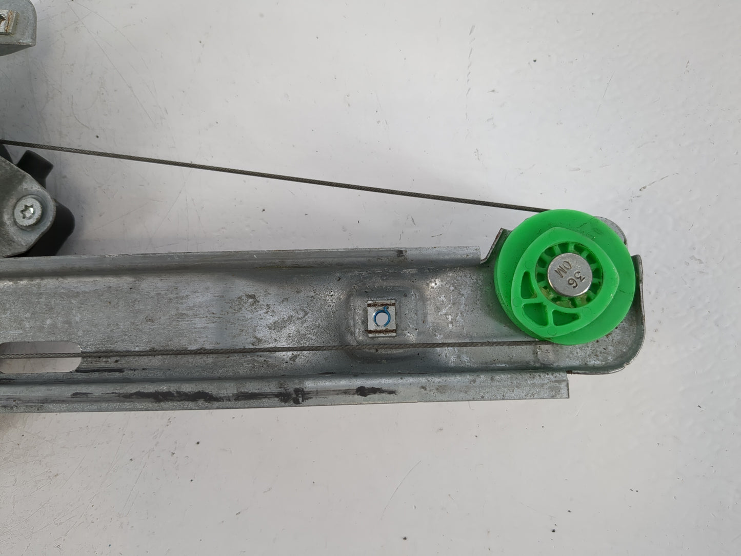 2006-2012 Chevrolet Malibu Passenger Front Right Power Window Motor - Oemusedautoparts1.com