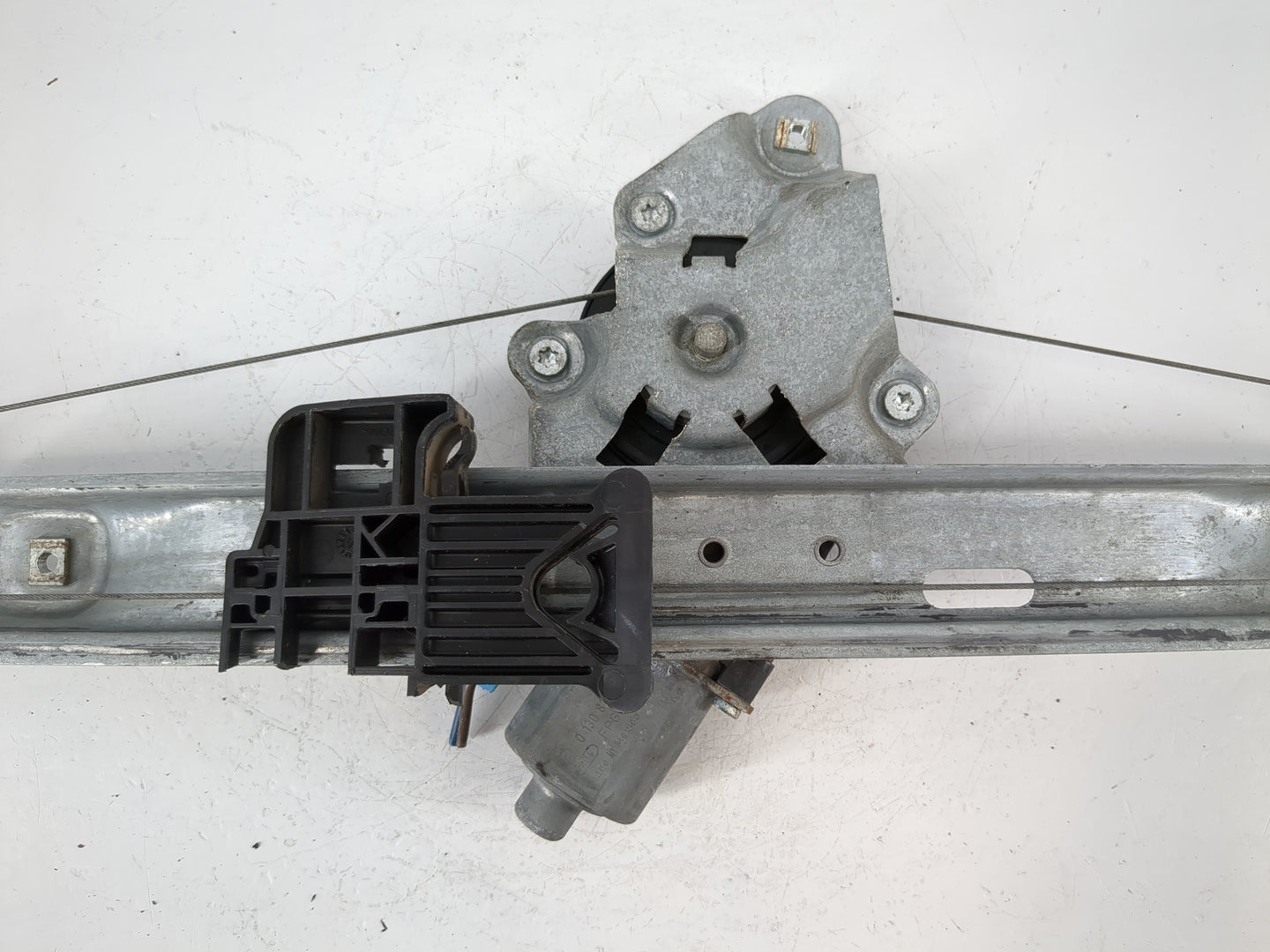 2006-2012 Chevrolet Malibu Passenger Front Right Power Window Motor - Oemusedautoparts1.com