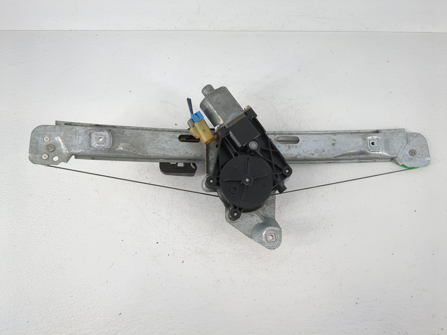 2006-2012 Chevrolet Malibu Passenger Front Right Power Window Motor - Oemusedautoparts1.com