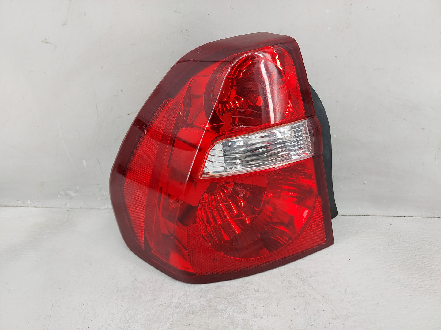 2004-2008 Chevrolet Malibu Driver Left Side Deck Lid Mounted Tail Light - Oemusedautoparts1.com