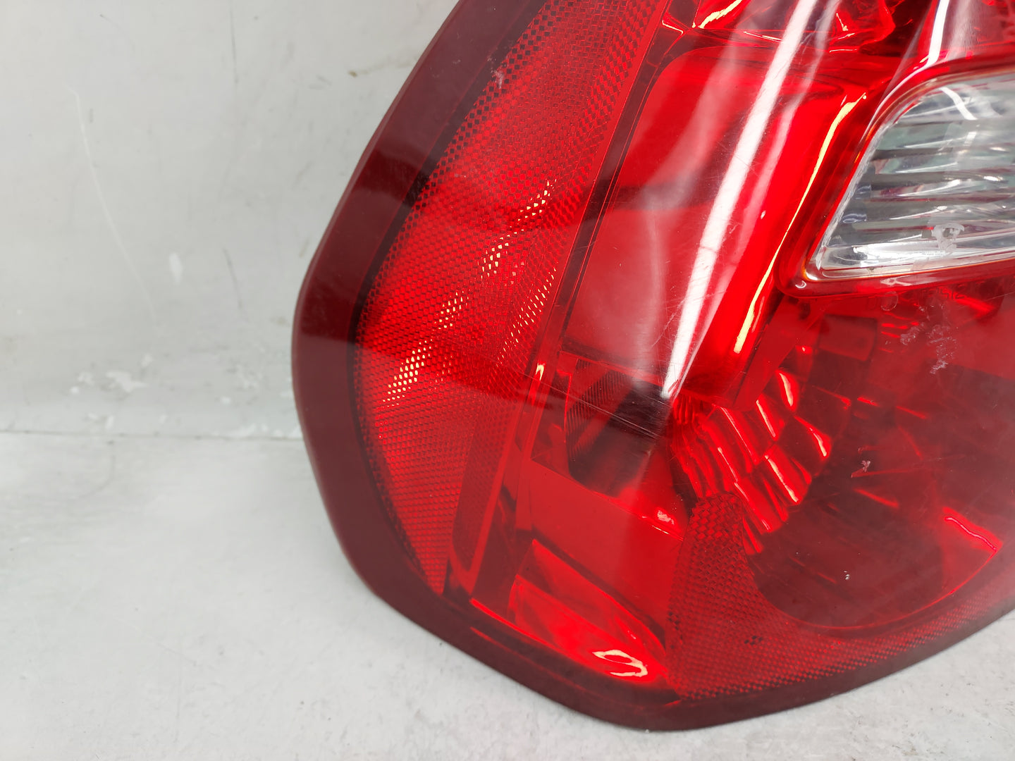2004-2008 Chevrolet Malibu Driver Left Side Deck Lid Mounted Tail Light - Oemusedautoparts1.com