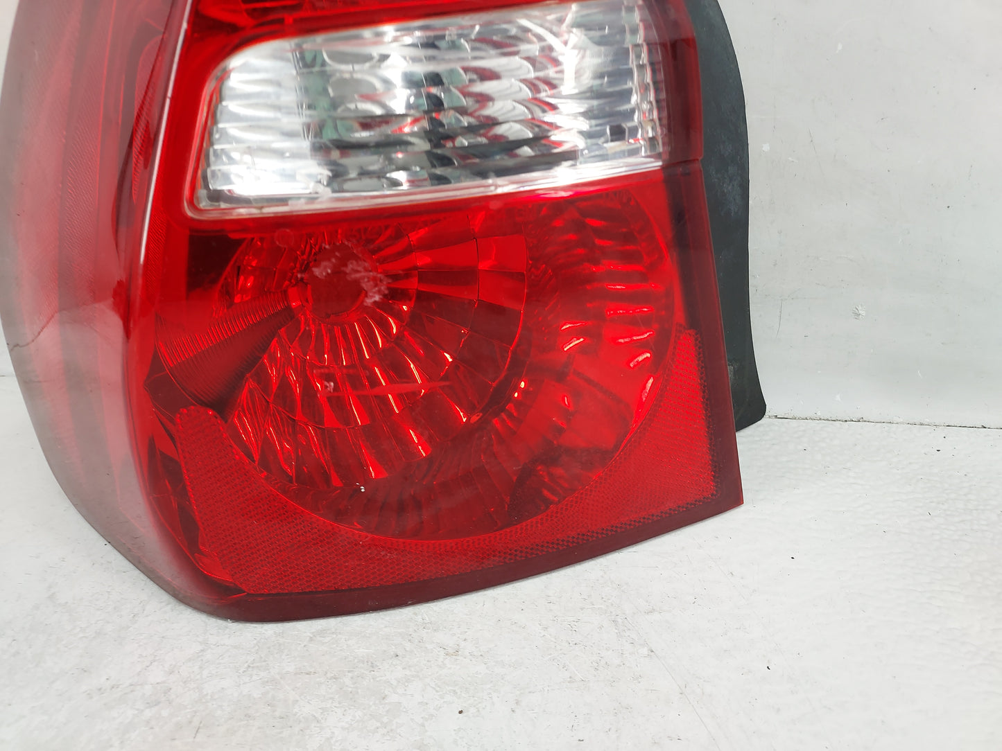 2004-2008 Chevrolet Malibu Driver Left Side Deck Lid Mounted Tail Light - Oemusedautoparts1.com