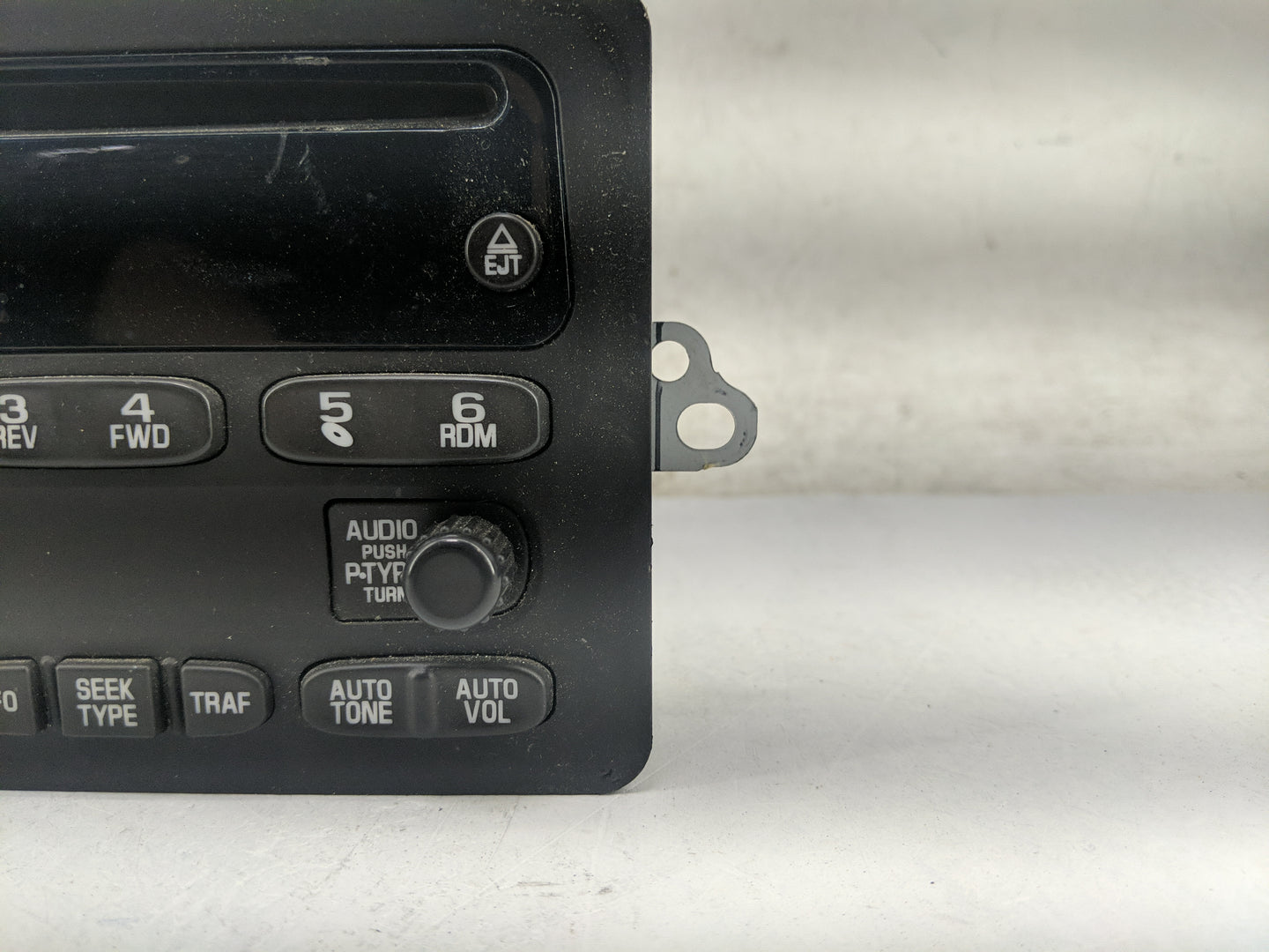 2002-2005 Chevrolet Monte Carlo Radio AM FM Cd Player Receiver Replacement Fits Fits 2002 2003 2004 2005 OEM Used Auto Parts