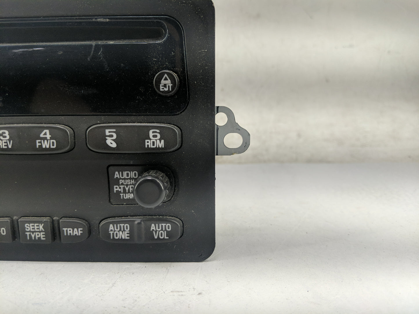 2002-2005 Chevrolet Monte Carlo Radio AM FM Cd Player Receiver Replacement Fits Fits 2002 2003 2004 2005 OEM Used Auto Parts