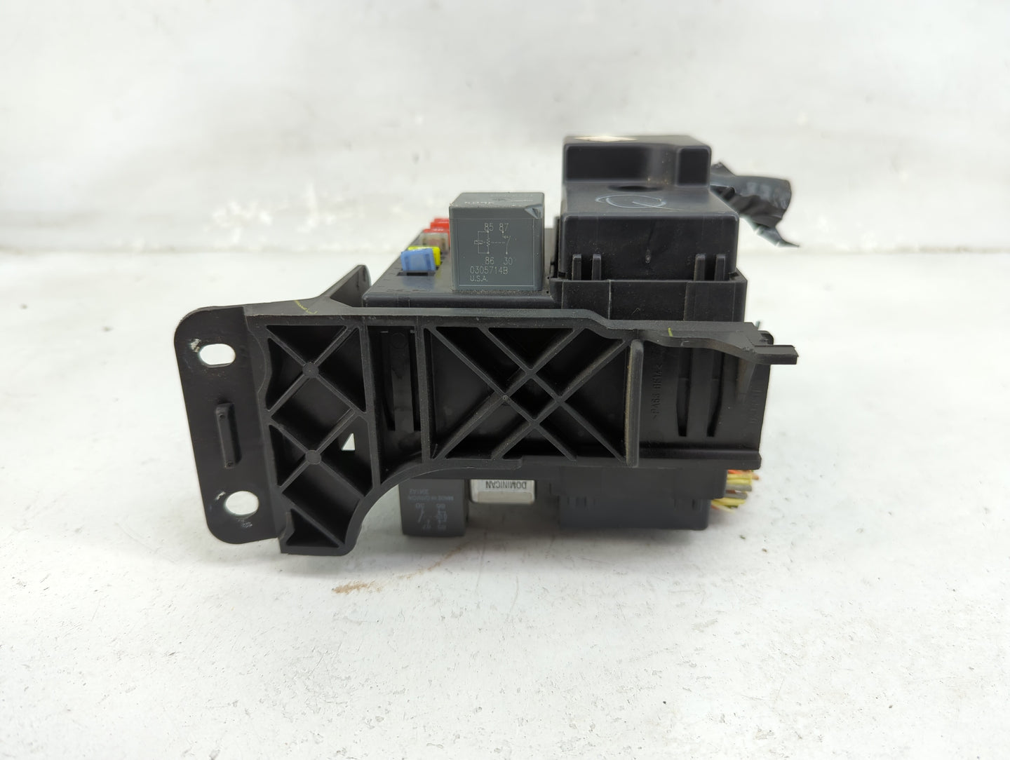 2000 Chevrolet Monte Carlo Body Control Module Bcm Inner Cabin Fuse Box - Oemusedautoparts1.com