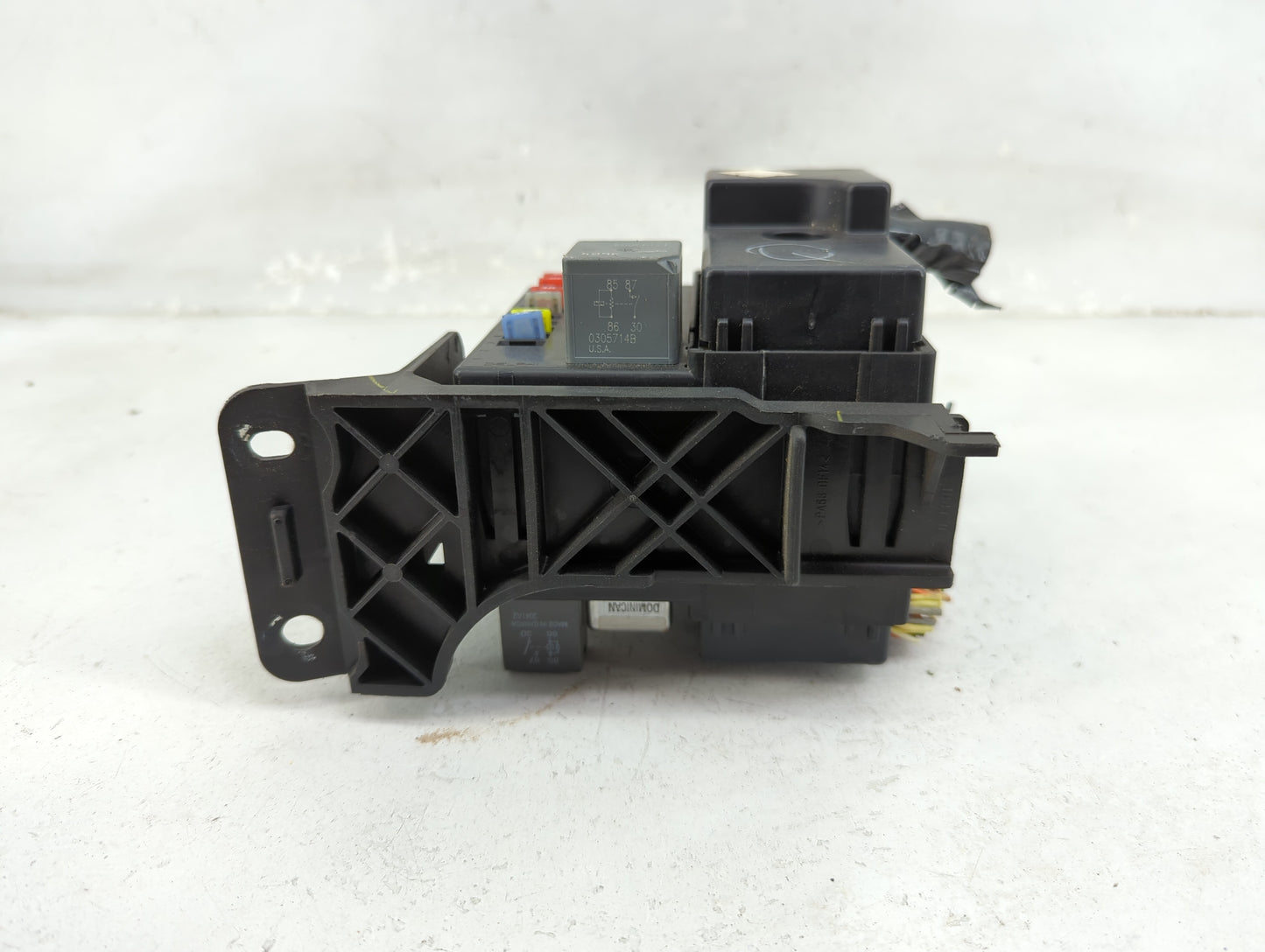 2000 Chevrolet Monte Carlo Body Control Module Bcm Inner Cabin Fuse Box - Oemusedautoparts1.com