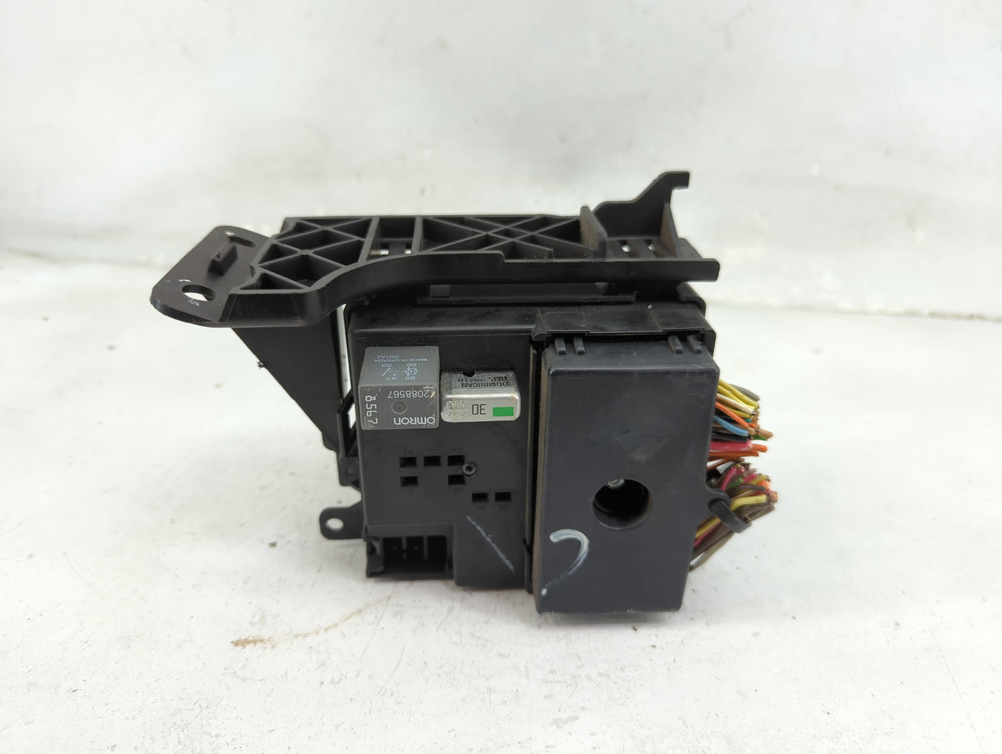 2000 Chevrolet Monte Carlo Body Control Module Bcm Inner Cabin Fuse Box - Oemusedautoparts1.com
