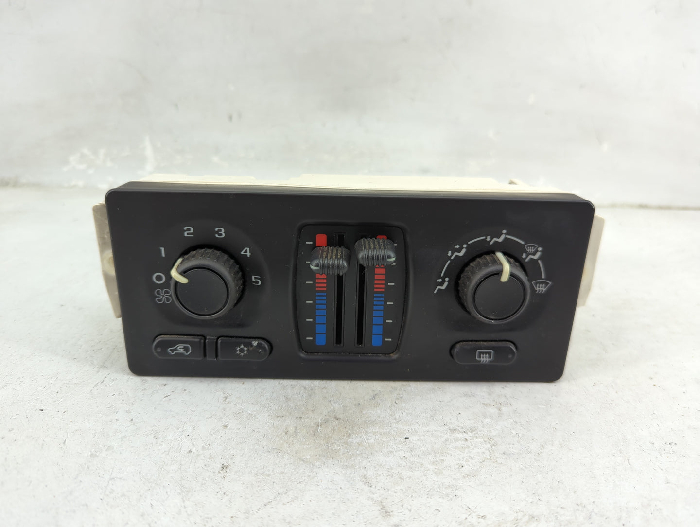 2003-2004 Chevrolet Silverado 1500 Climate Control Module Temperature AC/Heater Replacement Fits Fits 2003 2004 OEM Used Aut