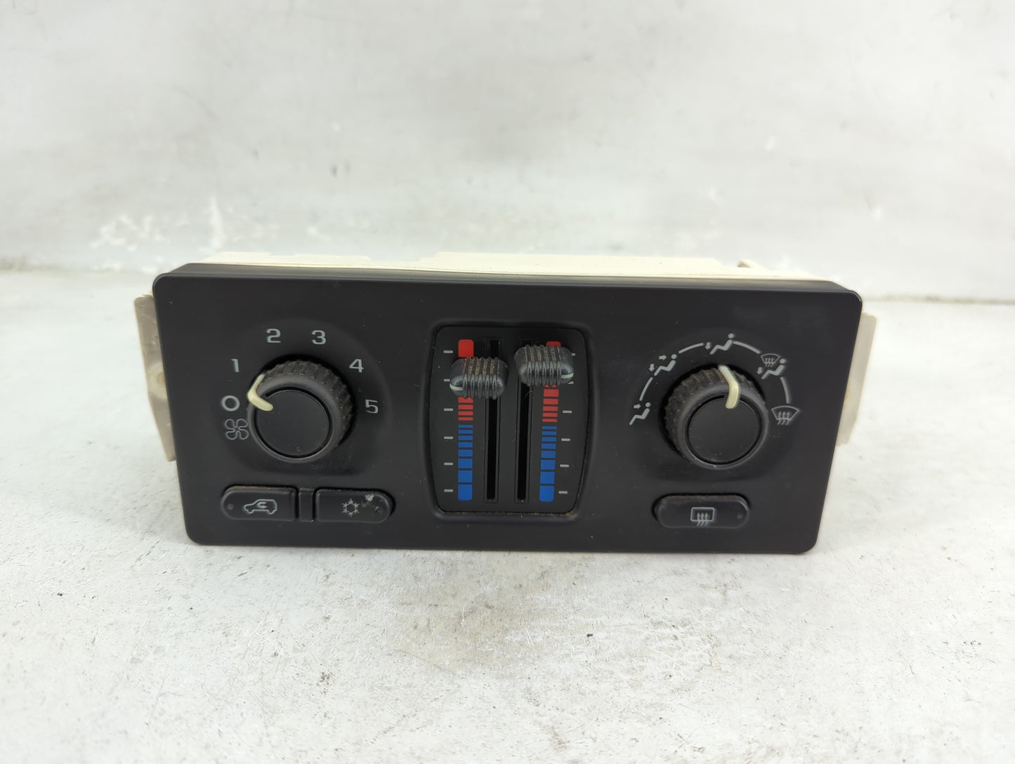 2003-2004 Chevrolet Silverado 1500 Climate Control Module Temperature AC/Heater Replacement Fits Fits 2003 2004 OEM Used Aut