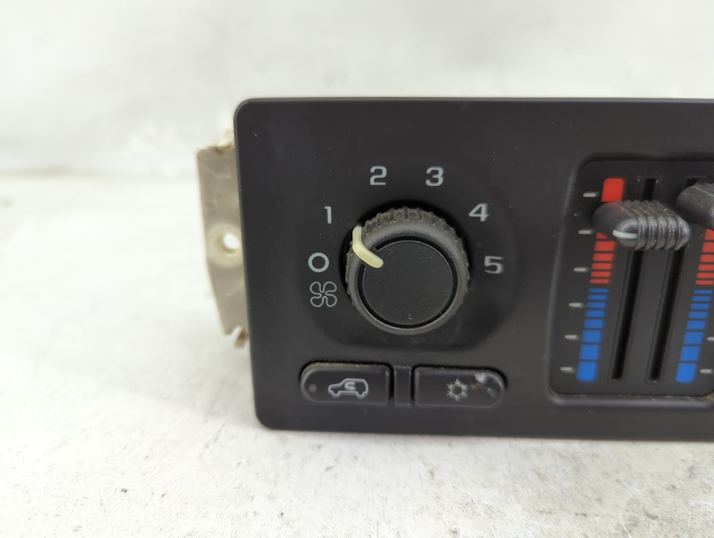 2003-2004 Chevrolet Silverado 1500 Climate Control Module Temperature AC/Heater Replacement Fits Fits 2003 2004 OEM Used Aut