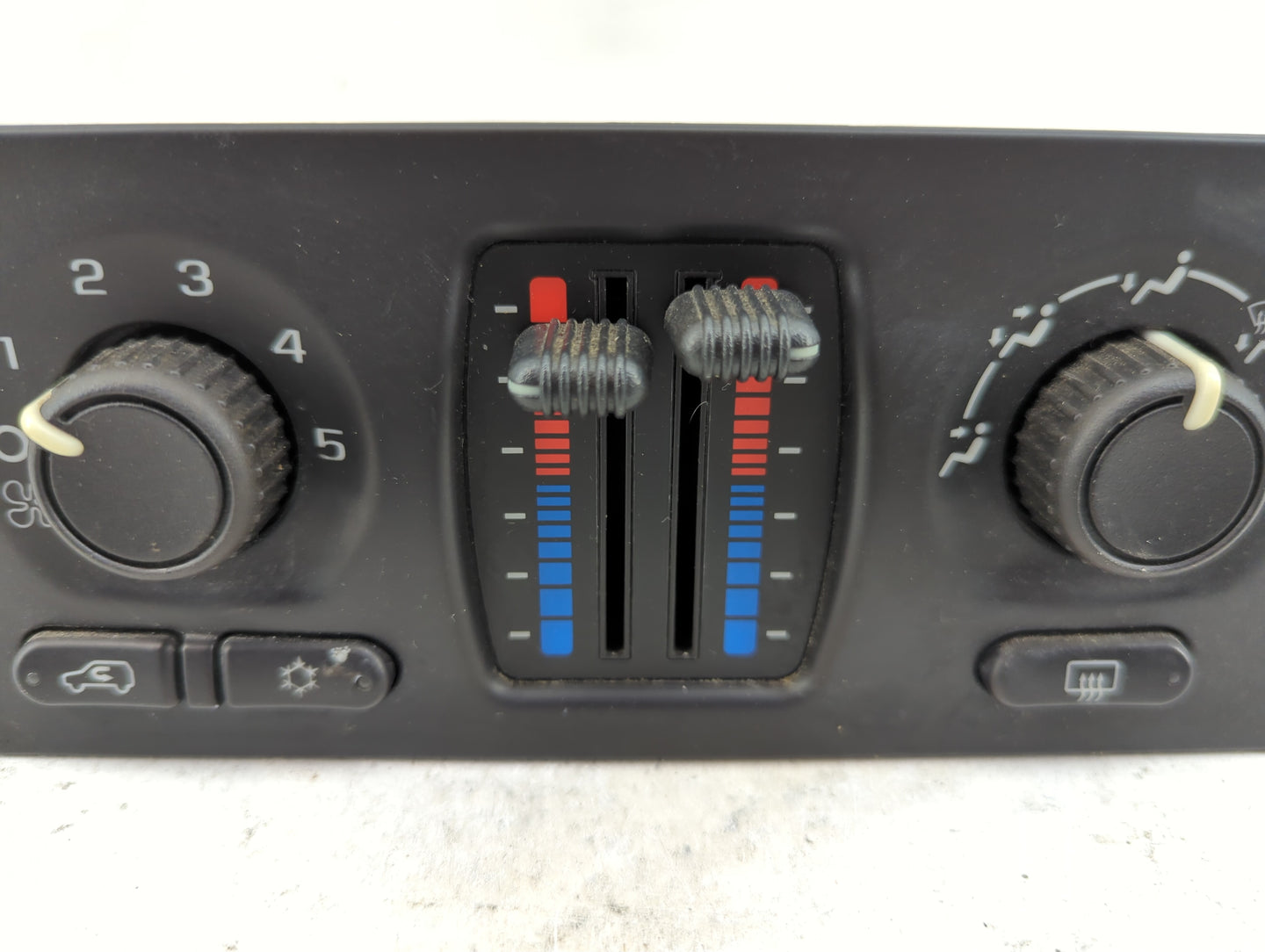 2003-2004 Chevrolet Silverado 1500 Climate Control Module Temperature AC/Heater Replacement Fits Fits 2003 2004 OEM Used Aut