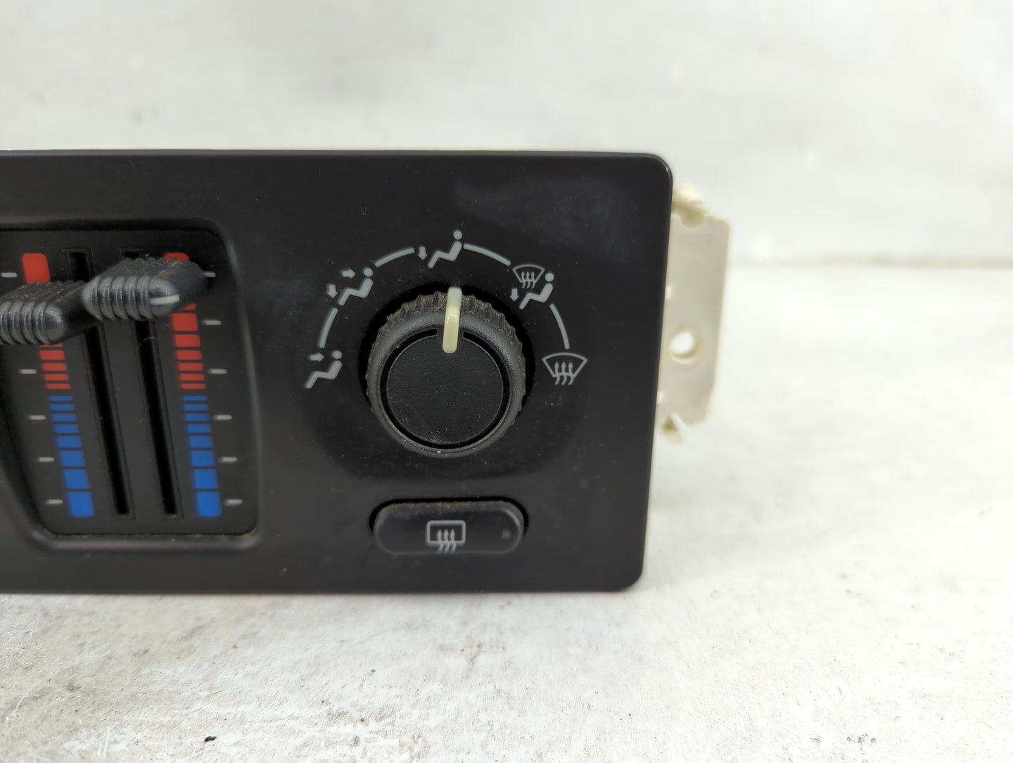 2003-2004 Chevrolet Silverado 1500 Climate Control Module Temperature AC/Heater Replacement Fits Fits 2003 2004 OEM Used Aut