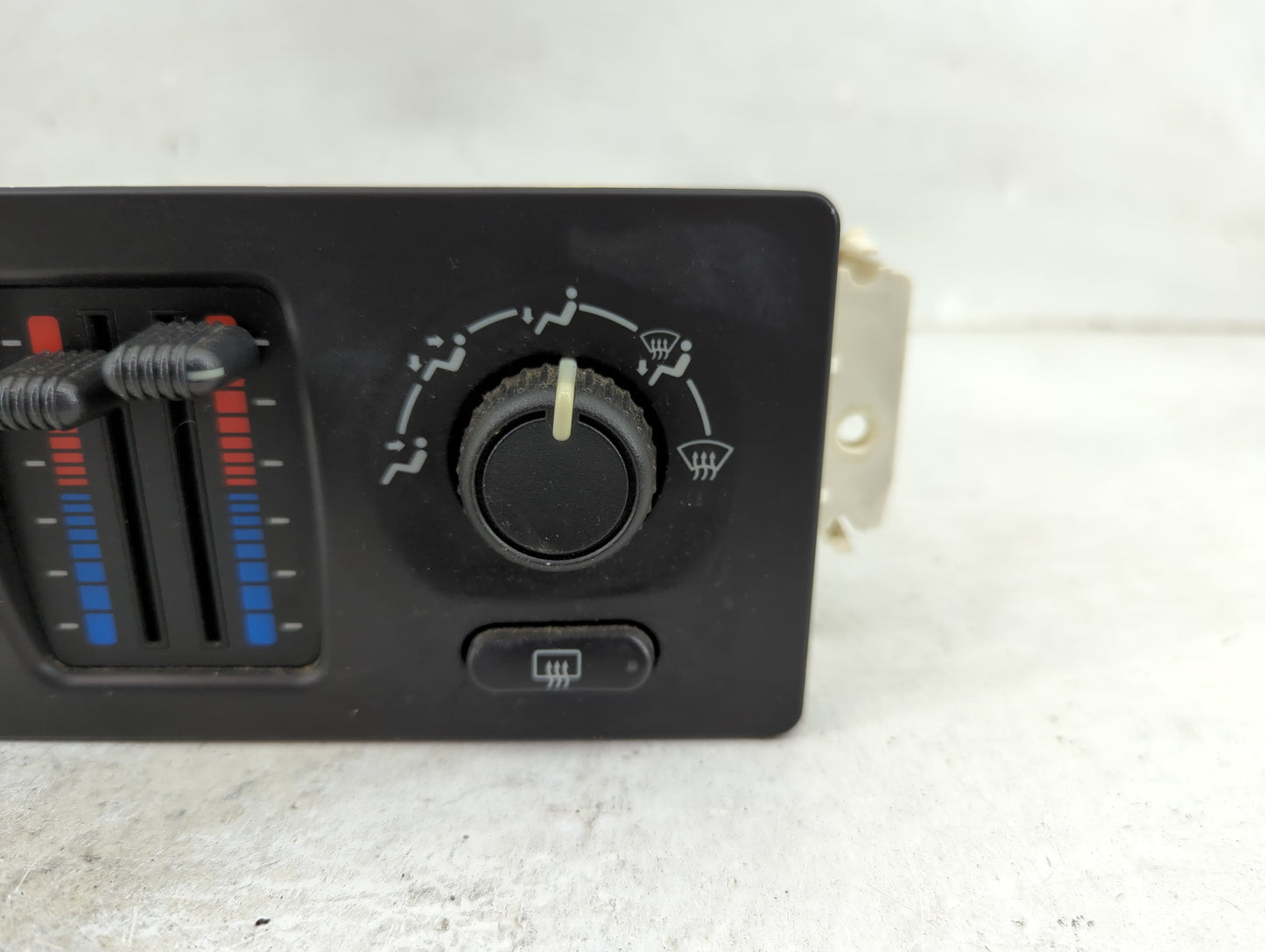 2003-2004 Chevrolet Silverado 1500 Climate Control Module Temperature AC/Heater Replacement Fits Fits 2003 2004 OEM Used Aut