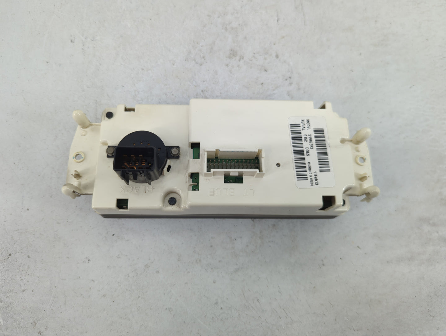 2003-2004 Chevrolet Silverado 1500 Climate Control Module Temperature AC/Heater Replacement Fits Fits 2003 2004 OEM Used Aut