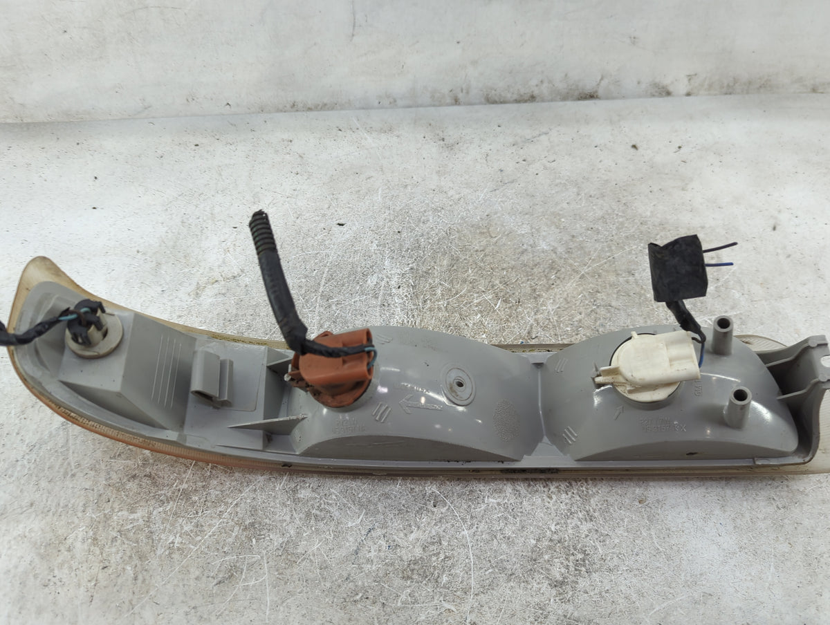1999-2002 Chevrolet Silverado 1500 Passenger Right Oem Front Light Lamp 1222123 - Oemusedautoparts1.com