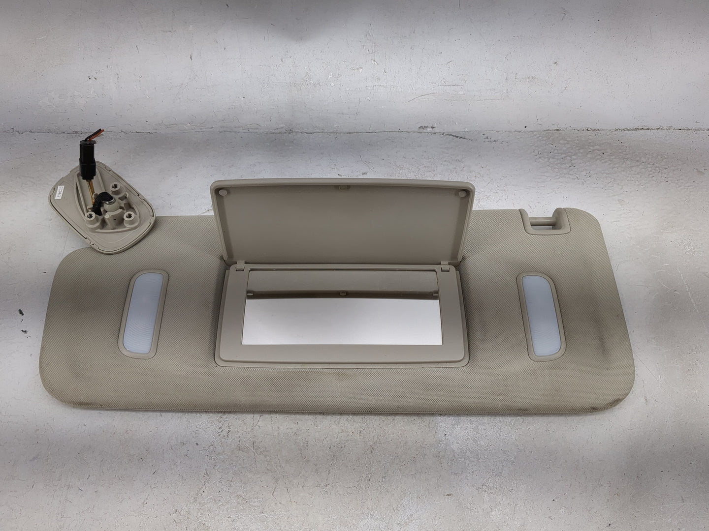 2007-2013 Chevrolet Silverado 1500 Sun Visor Shade Replacement Driver Left Mirror Fits OEM Used Auto Parts - Oemusedautopart
