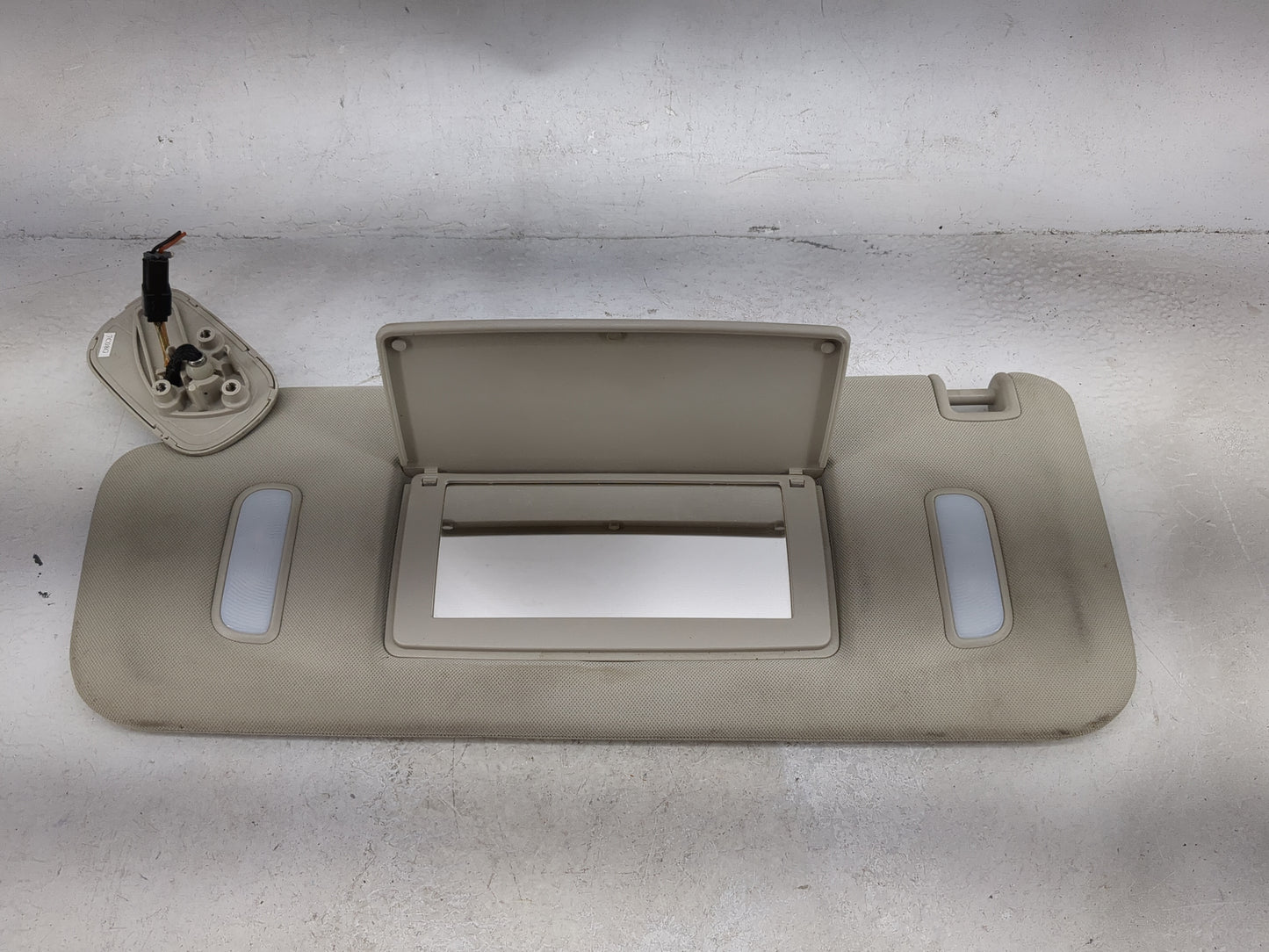 2007-2013 Chevrolet Silverado 1500 Sun Visor Shade Replacement Driver Left Mirror Fits OEM Used Auto Parts - Oemusedautopart