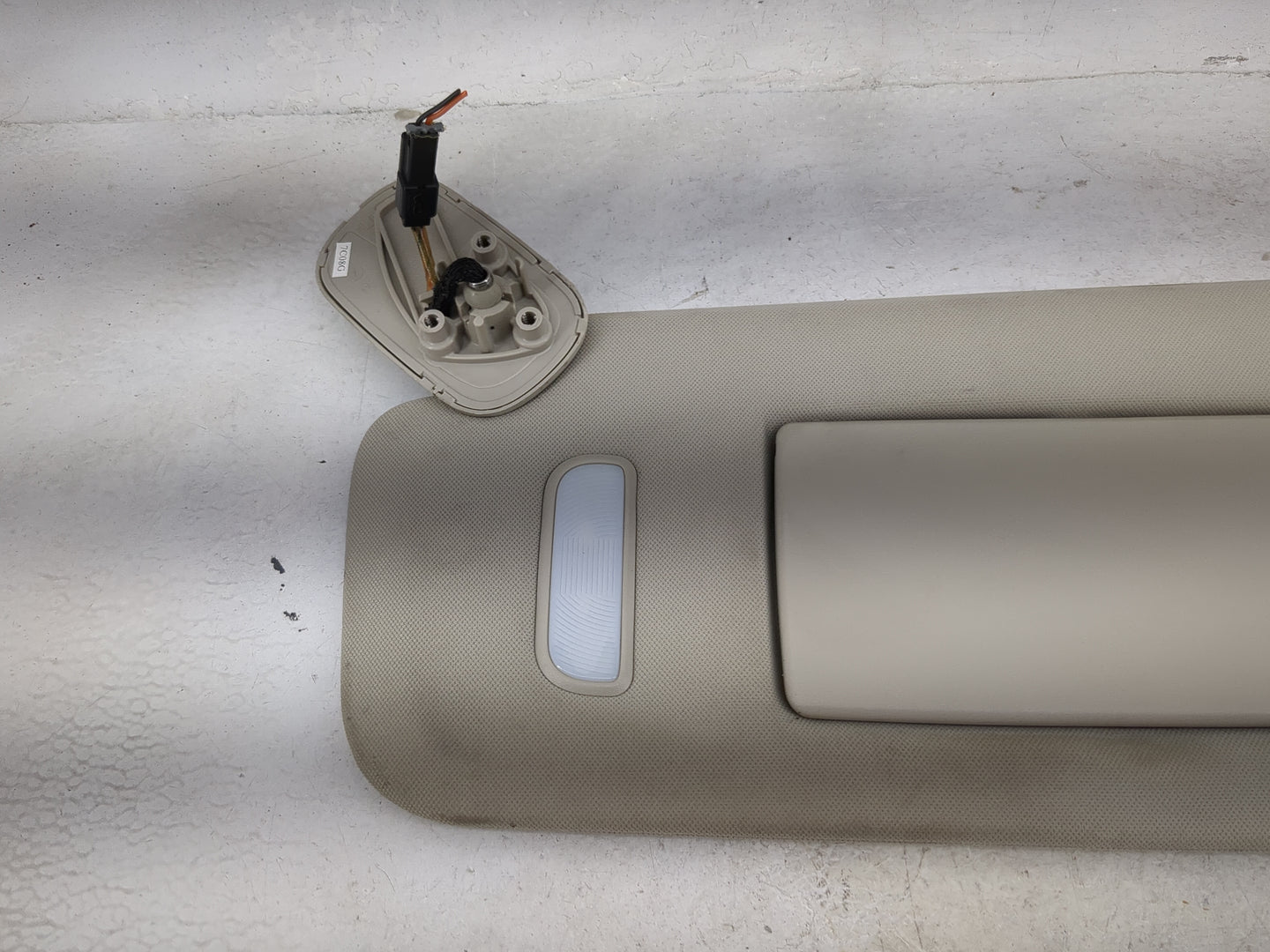 2007-2013 Chevrolet Silverado 1500 Sun Visor Shade Replacement Driver Left Mirror Fits OEM Used Auto Parts - Oemusedautopart