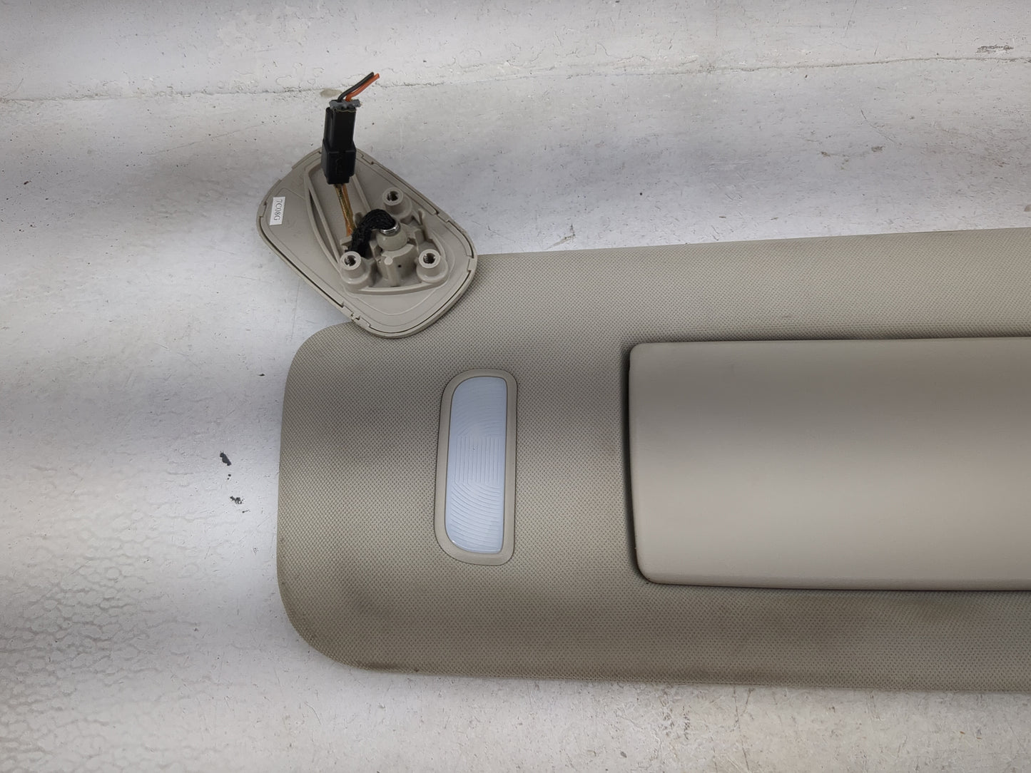 2007-2013 Chevrolet Silverado 1500 Sun Visor Shade Replacement Driver Left Mirror Fits OEM Used Auto Parts - Oemusedautopart