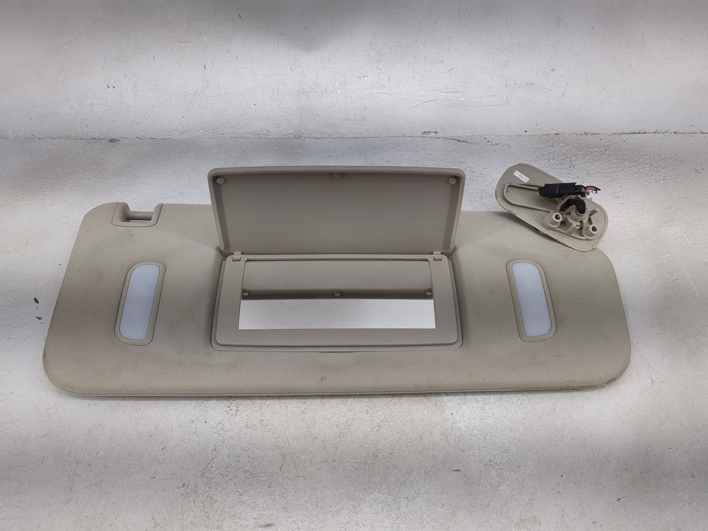 2007-2013 Chevrolet Silverado 1500 Sun Visor Shade Replacement Passenger Right Mirror Fits OEM Used Auto Parts - Oemusedauto