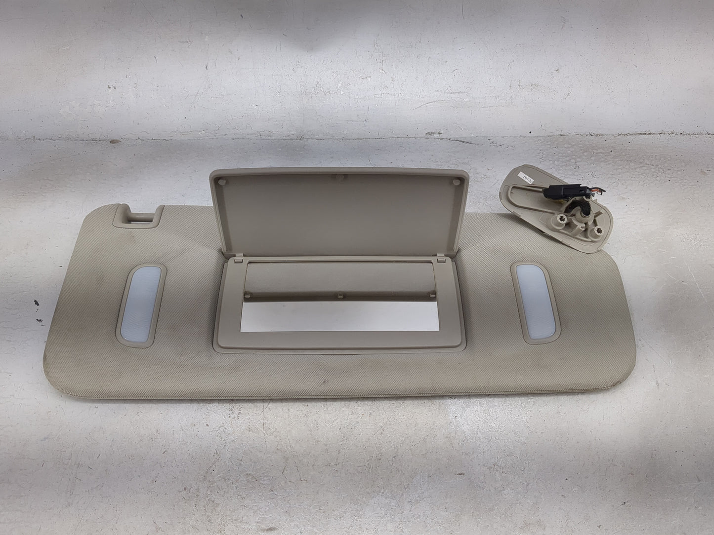 2007-2013 Chevrolet Silverado 1500 Sun Visor Shade Replacement Passenger Right Mirror Fits OEM Used Auto Parts - Oemusedauto