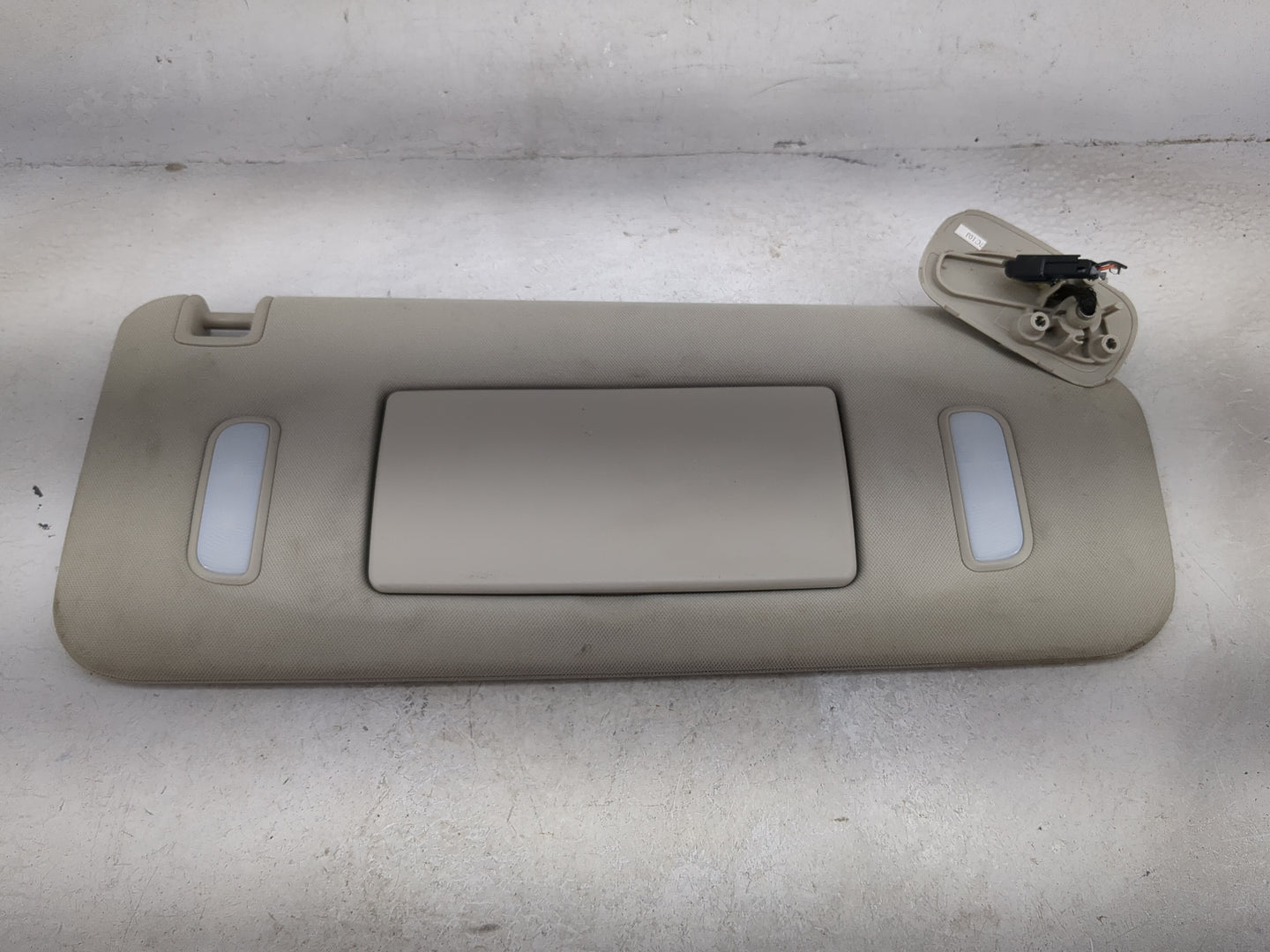 2007-2013 Chevrolet Silverado 1500 Sun Visor Shade Replacement Passenger Right Mirror Fits OEM Used Auto Parts - Oemusedauto