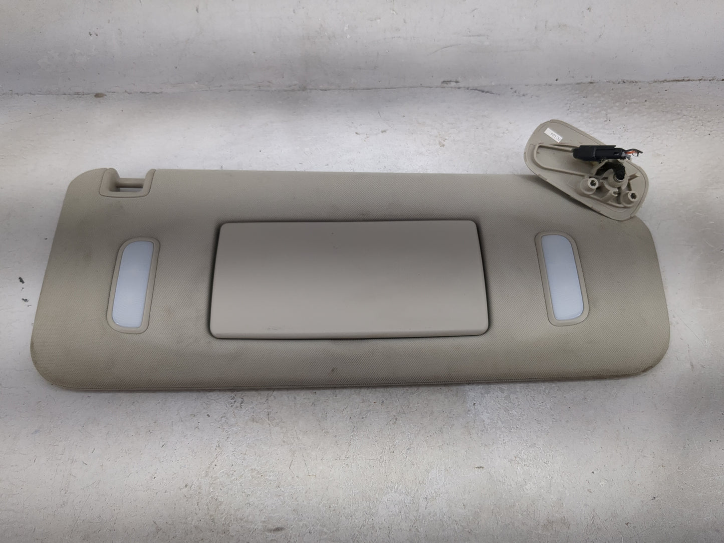 2007-2013 Chevrolet Silverado 1500 Sun Visor Shade Replacement Passenger Right Mirror Fits OEM Used Auto Parts - Oemusedauto