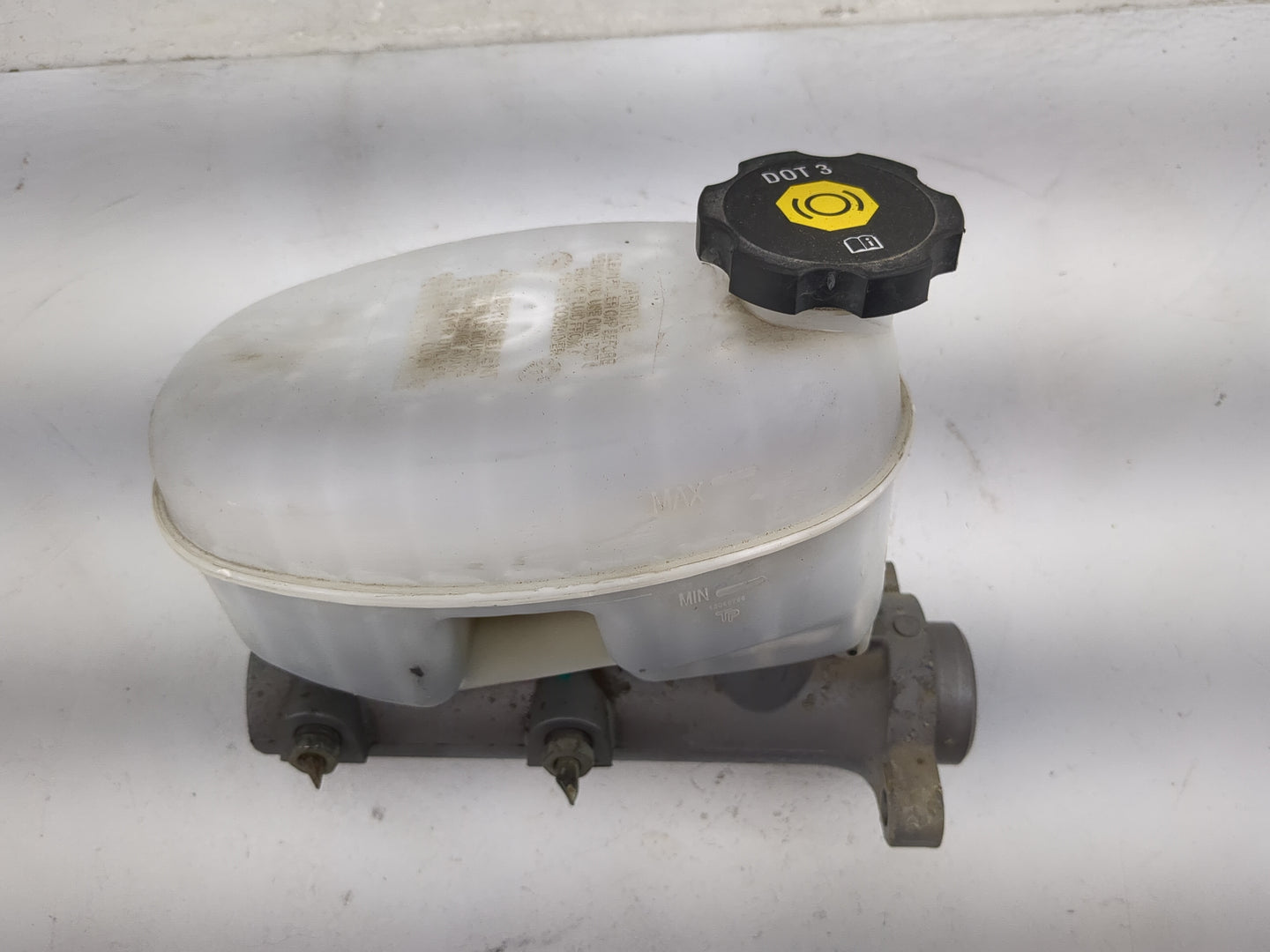 2003-2007 Chevrolet Silverado 1500 Brake Master Cylinder - Oemusedautoparts1.com