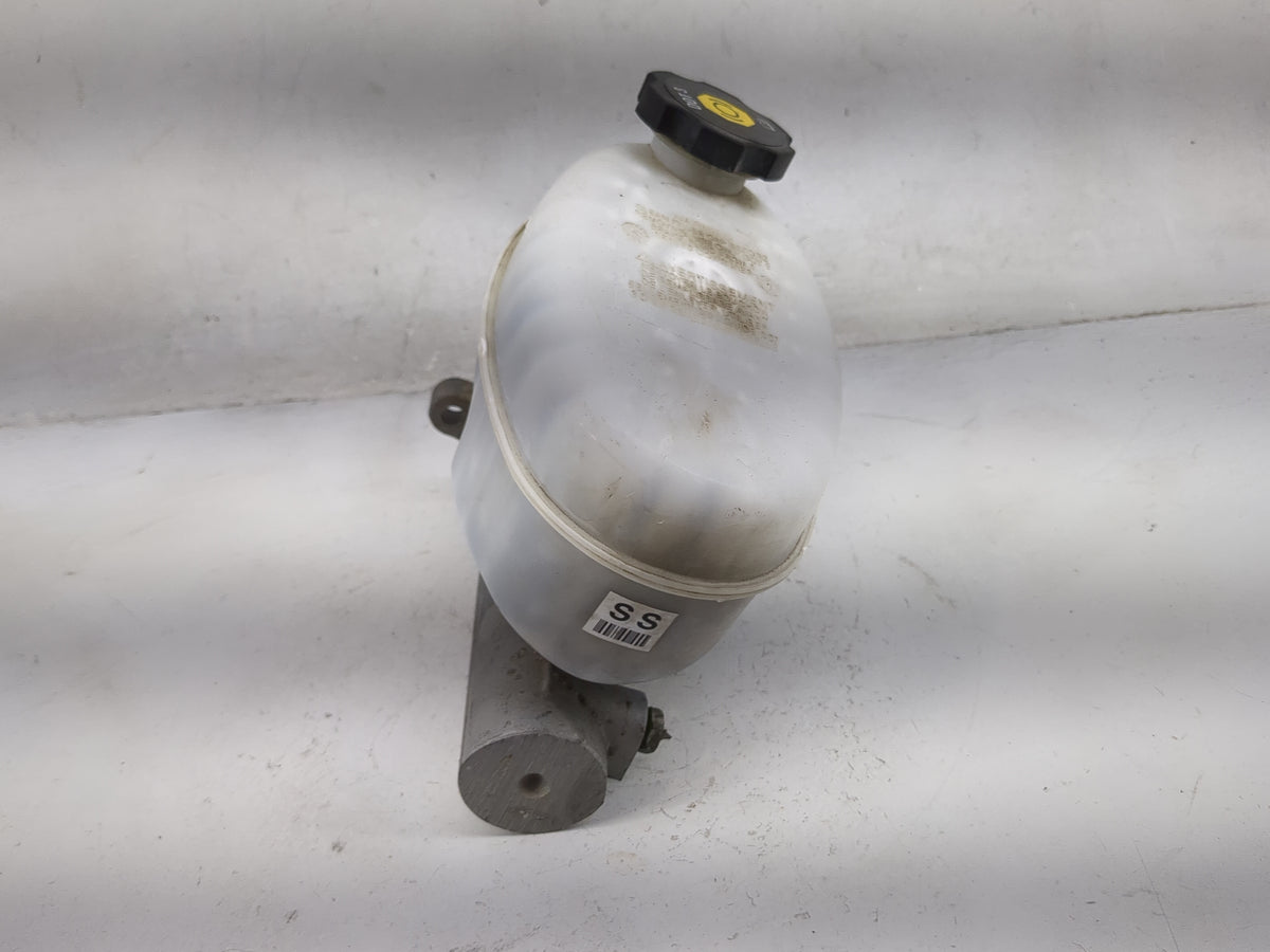 2003-2007 Chevrolet Silverado 1500 Brake Master Cylinder - Oemusedautoparts1.com