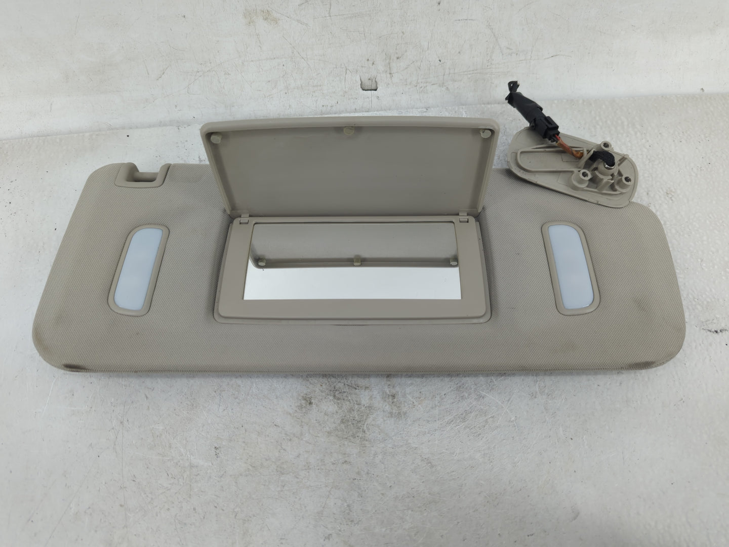 2007-2013 Chevrolet Silverado 1500 Sun Visor Shade Replacement Passenger Right Mirror Fits OEM Used Auto Parts - Oemusedauto