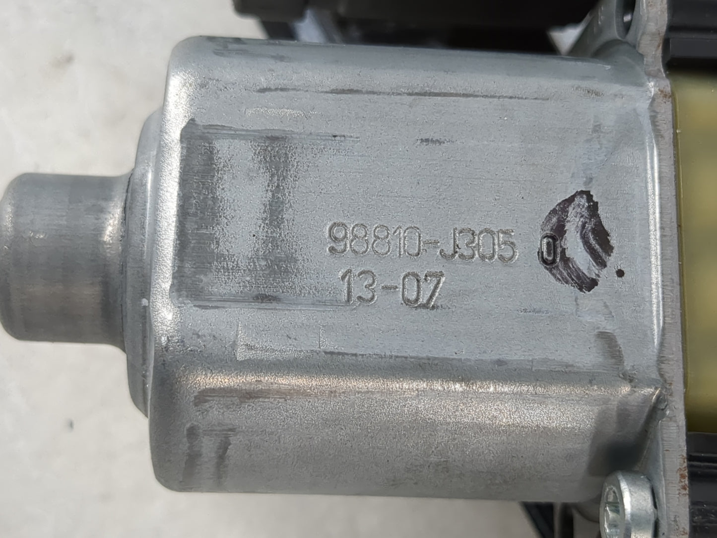 2013-2019 Chevrolet Sonic Passenger Front Right Power Window Motor - Oemusedautoparts1.com