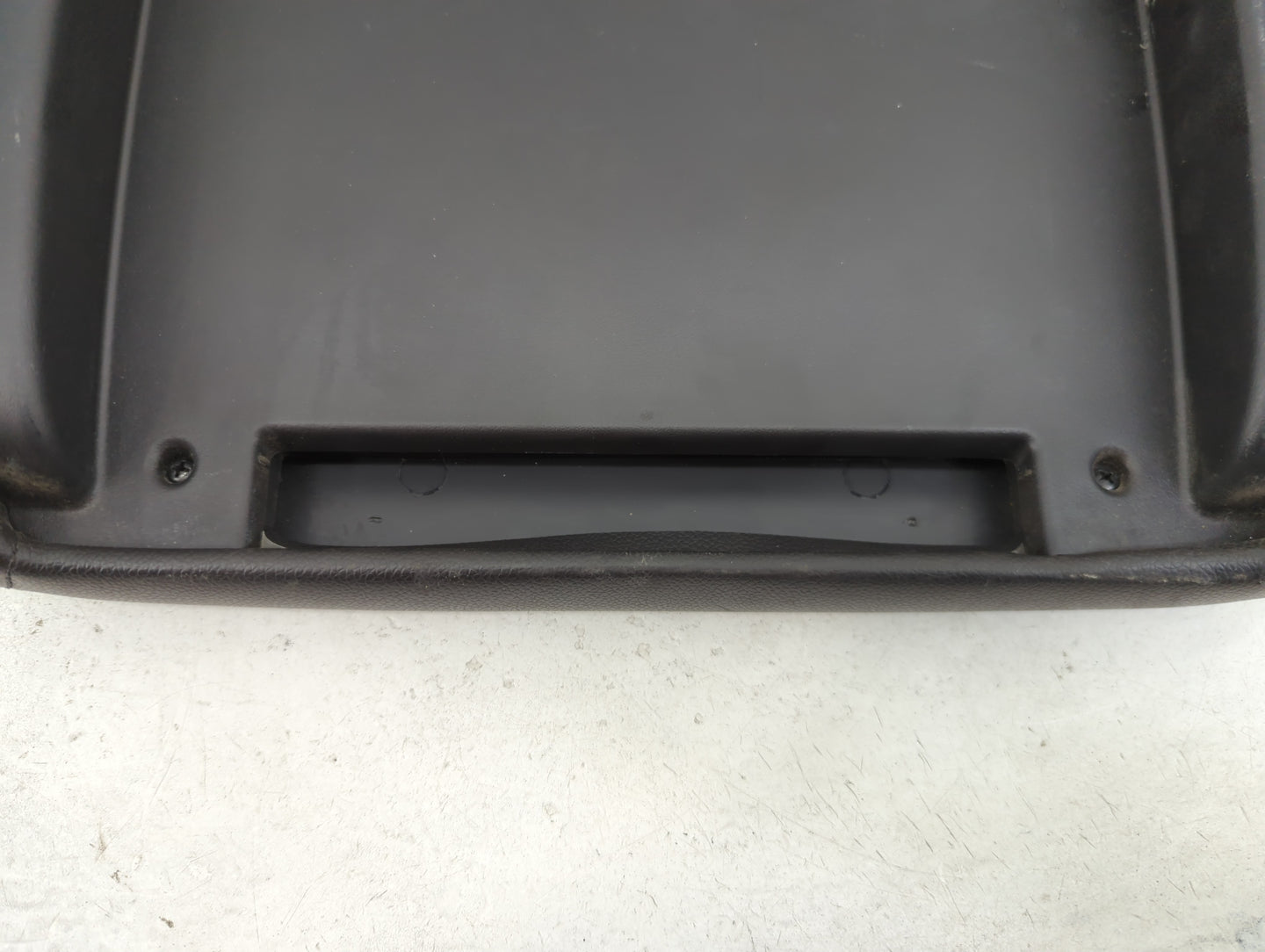 2012-2014 Chevrolet Suburban Center Console Armrest Cover Lid Fits Fits 2012 2013 2014 OEM Used Auto Parts - Oemusedautopart