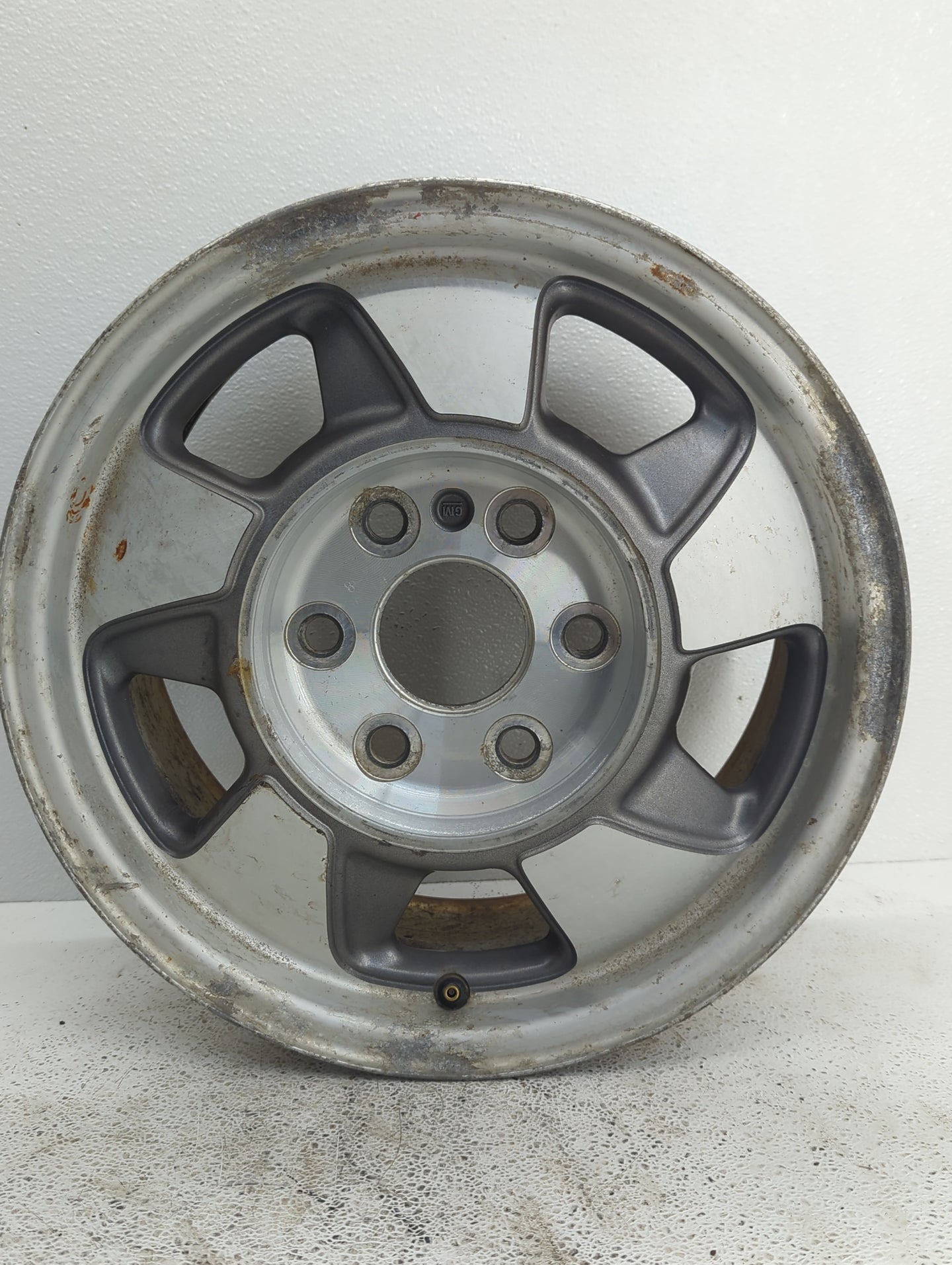 2000-2003 Chevrolet Suburban 1500 Oem Wheel Rim - Oemusedautoparts1.com