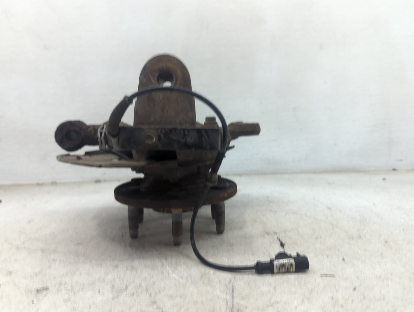 2007-2014 Chevrolet Suburban 1500 Drivers Front Spindle Knuckle Oem 1309017 - Oemusedautoparts1.com